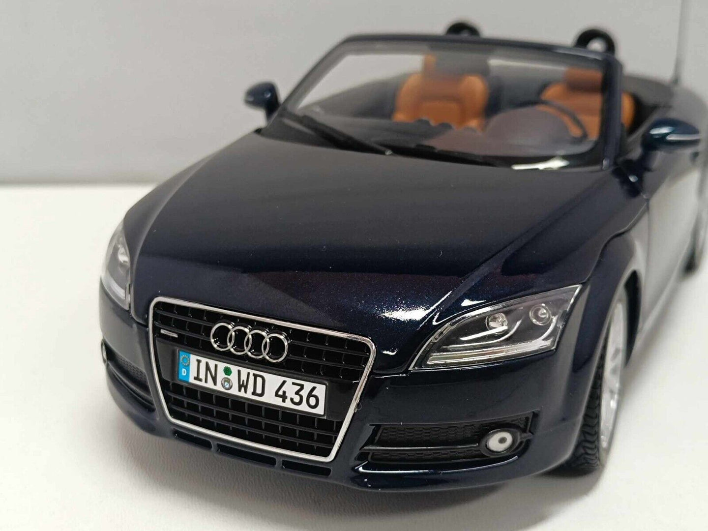 Audi TT Roadster 2006 Tiefseeblau - Minichamps Dealers Edition 1:18 GM Shop