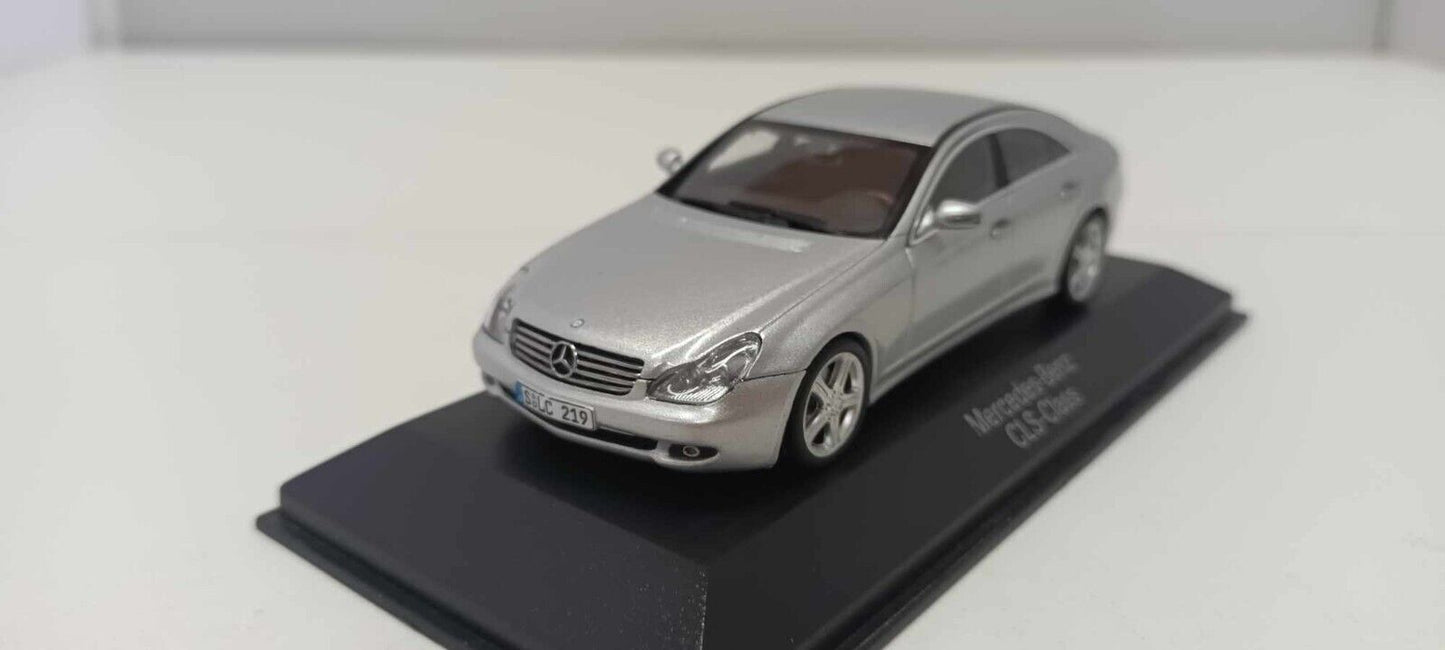Mercedes-Benz CLS-Class Classe CLS Minichamps 1:43 Silver Usato + Teca