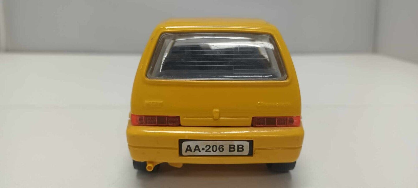 Fiat 500 - 1993 Giallo Yellow Burago Bburago Made in Italy 1:24 Usato 1/24