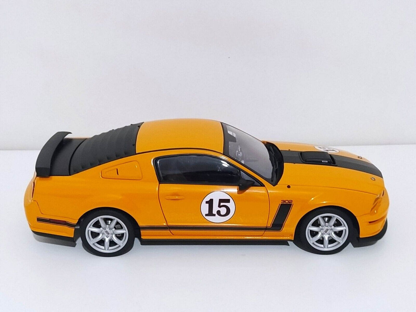 Saleen Mustang Parnelli Jones #15 2007 - Autoart 1:18