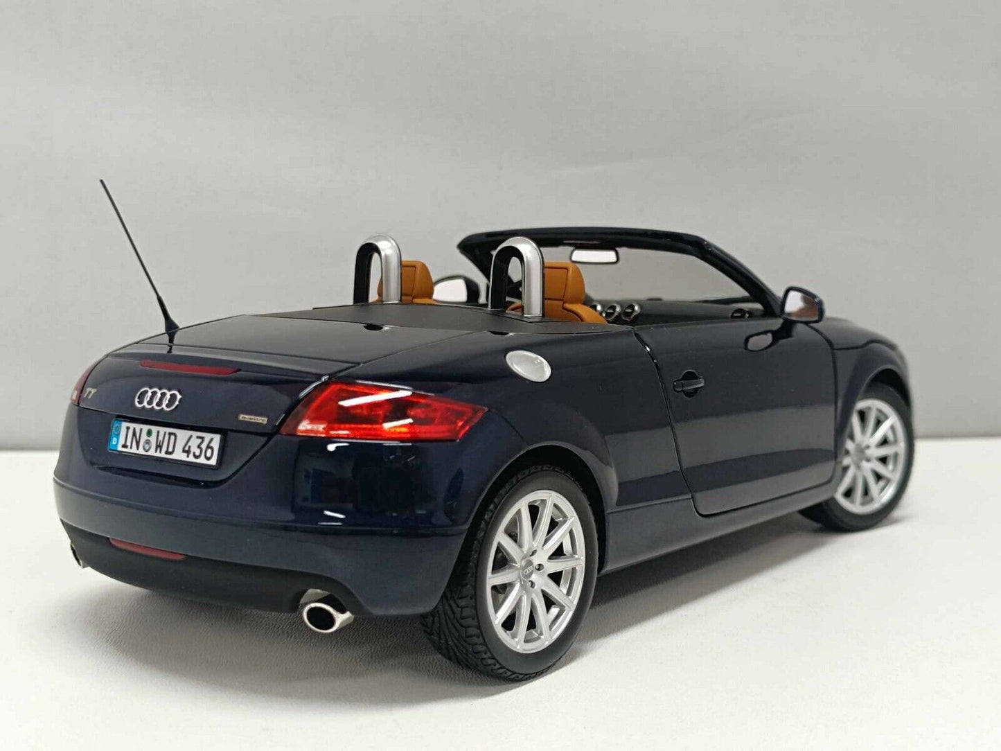 Audi TT Roadster 2006 Tiefseeblau - Minichamps Dealers Edition 1:18 GM Shop
