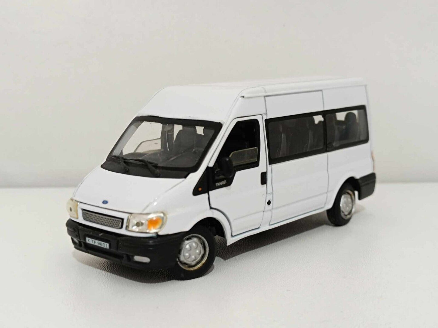 Ford Transit Minibus - Cararama 1:43 GM Shop