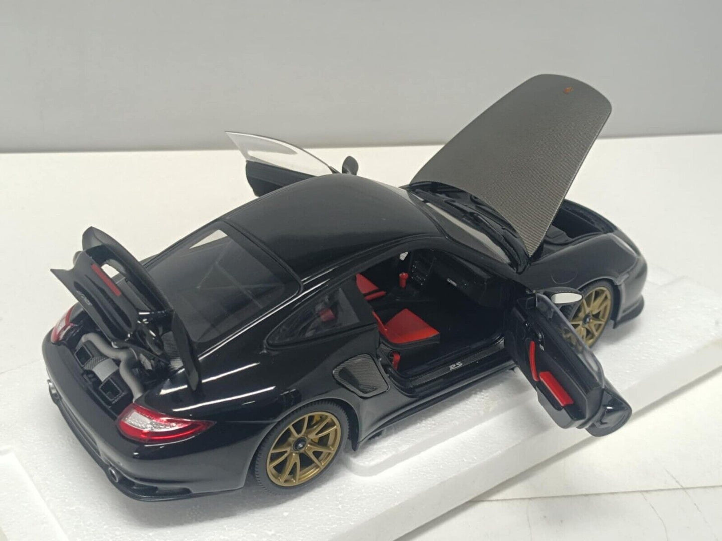 Porsche 911 GT2 RS 2011 Black With Gold Wheels Minichamps 1:18 Usato + Box Rare