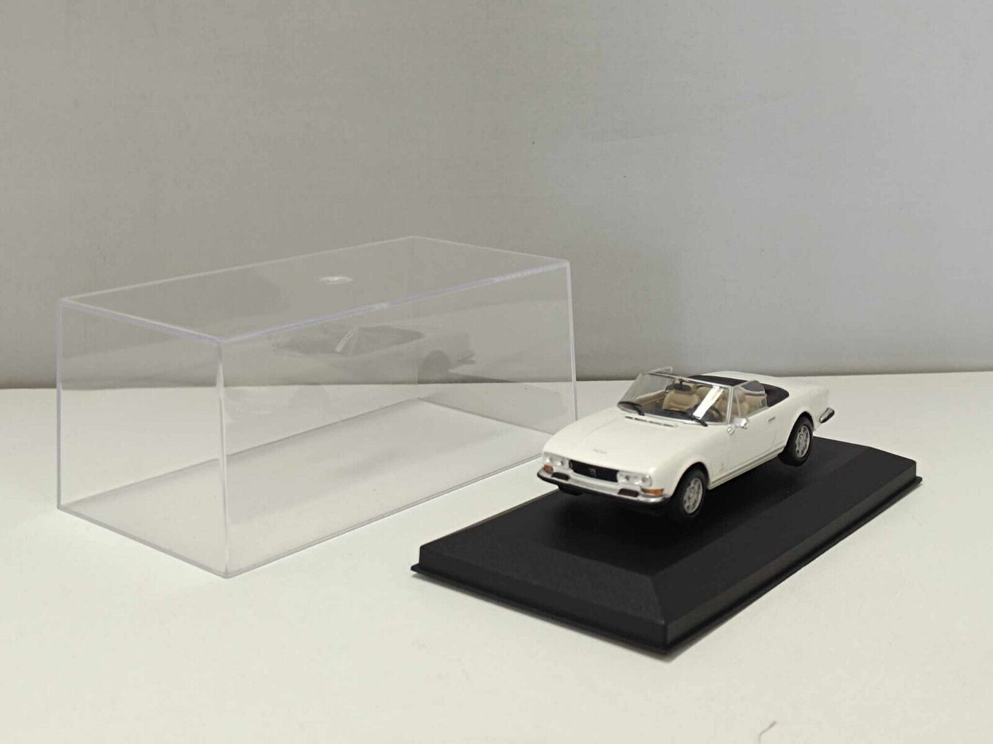 Peugeot 504 Cabriolet 1977 Blanc Alaska Minichamps 1:43 Limited Edition 2.640 Pz