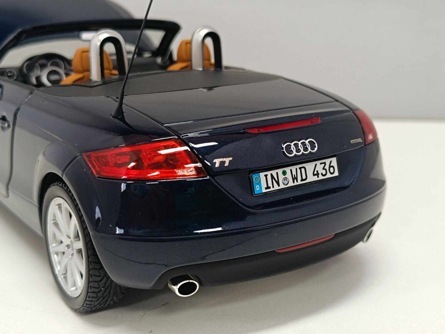 Audi TT Roadster 2006 Tiefseeblau - Minichamps Dealers Edition 1:18 GM Shop