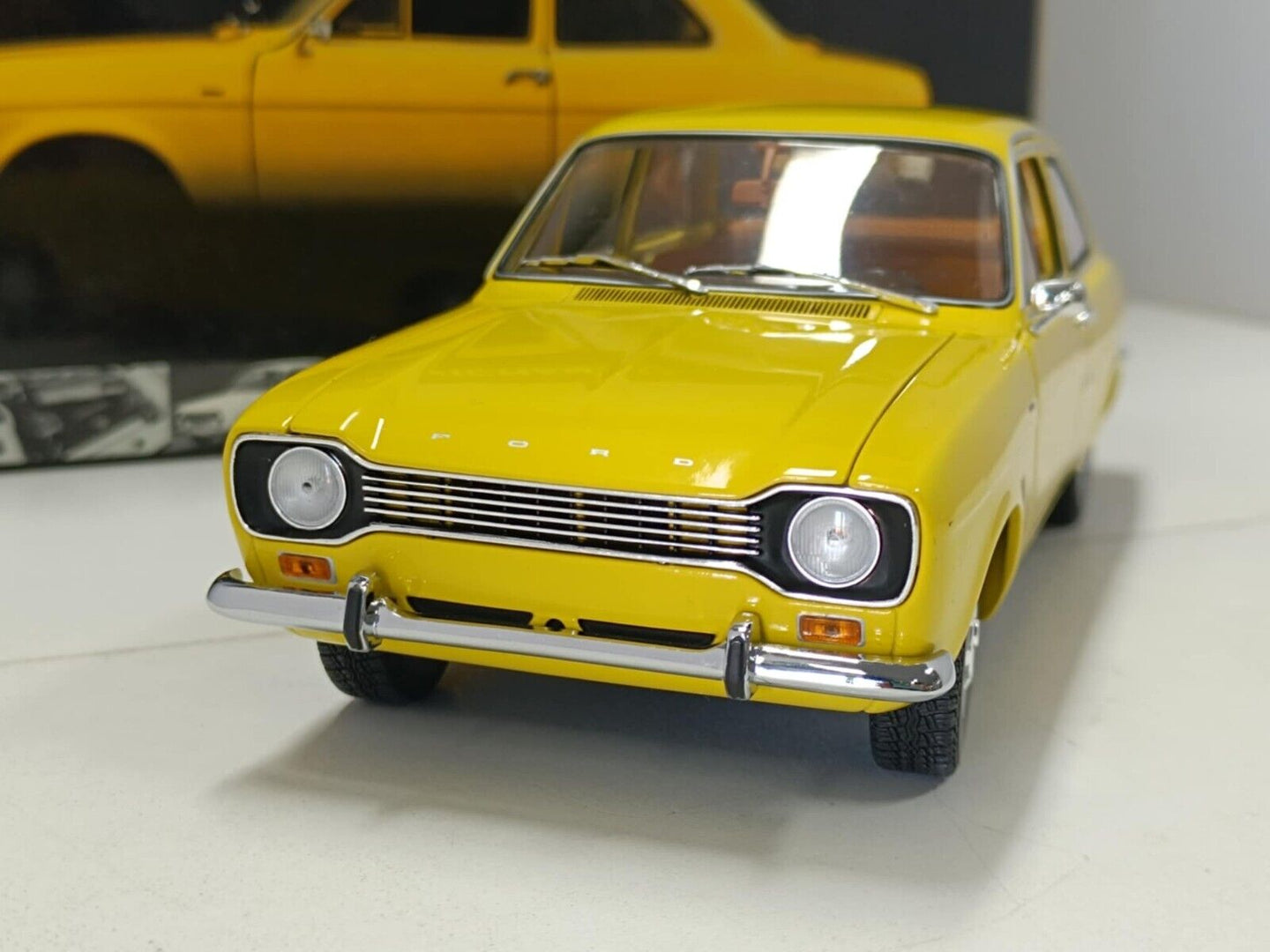 Ford Escort I Street 1971 Giallo Yellow Minichamps 1:18 Usato + Box 1/18