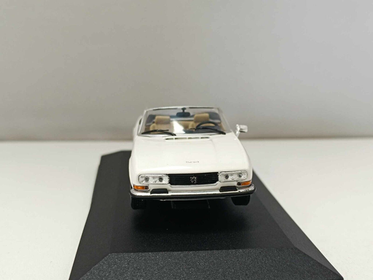 Peugeot 504 Cabriolet 1977 Blanc Alaska Minichamps 1:43 Limited Edition 2.640 Pz