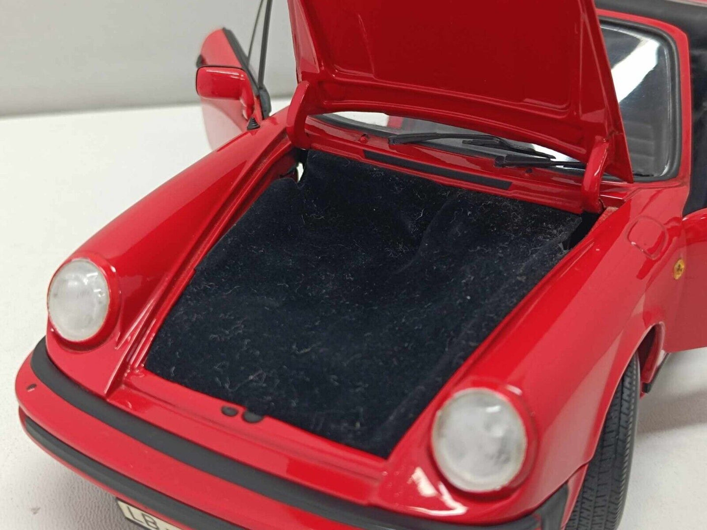 Porsche 911 Carrera Cabriolet 1983 Red Rosso - Minichamps 1:18 Rare