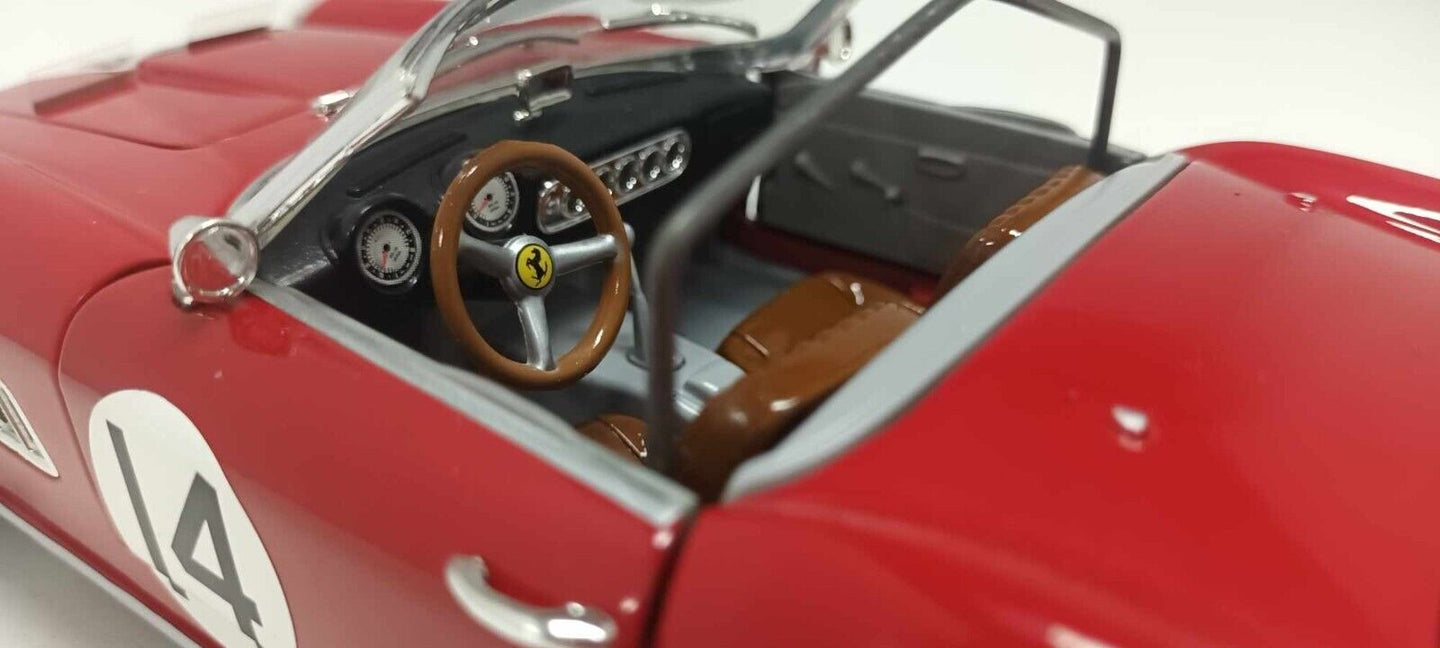 Ferrari 250 GT LWB California Spyder 12h di Sebring 1960 Hot Wheels 1:18 Usato