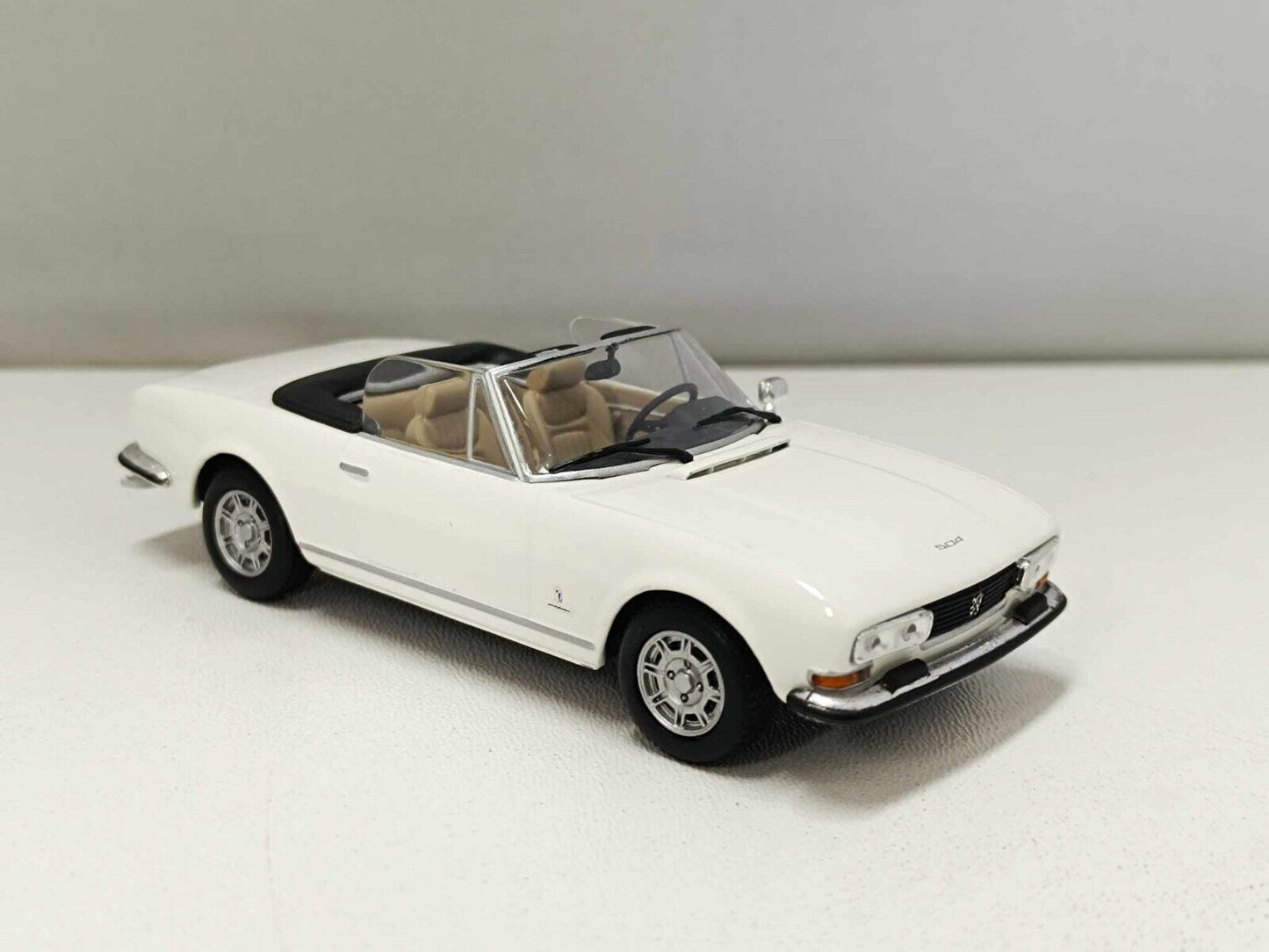 Peugeot 504 Cabriolet 1977 Blanc Alaska Minichamps 1:43 Limited Edition 2.640 Pz