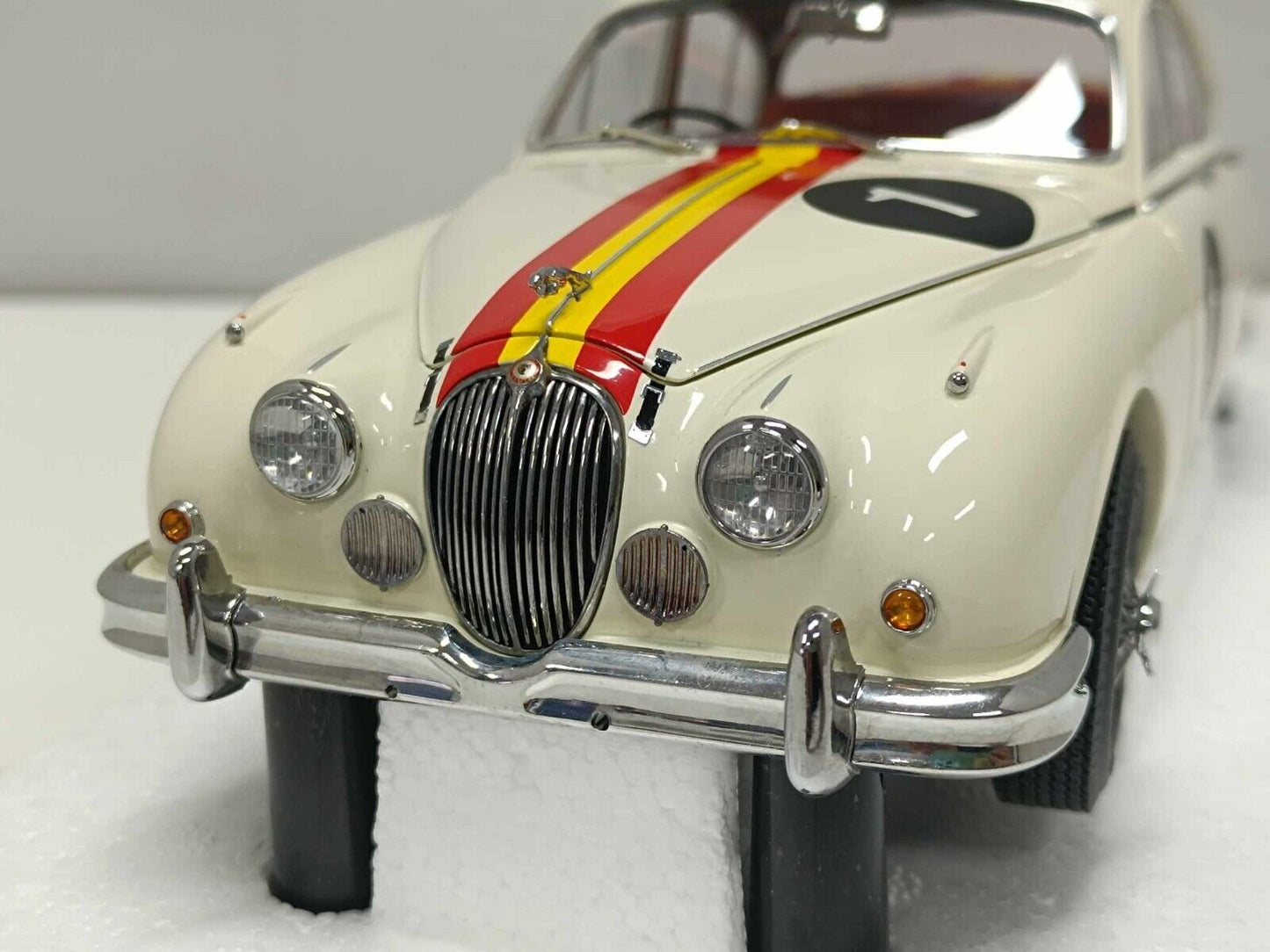 Jaguar Mark 2 3.8 Bob Jane 1962 #1 - Model-Icons 1:18 Limited Edition 2000 pezzi