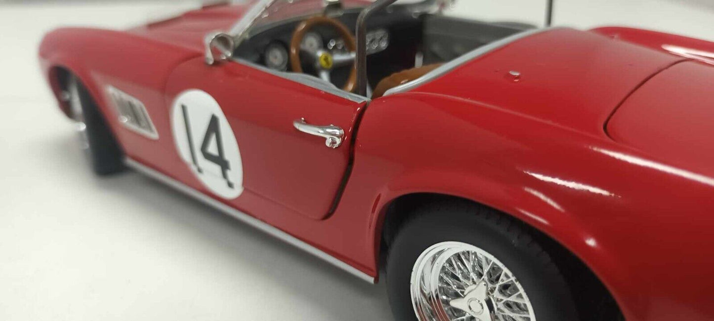 Ferrari 250 GT LWB California Spyder 12h di Sebring 1960 Hot Wheels 1:18 Usato