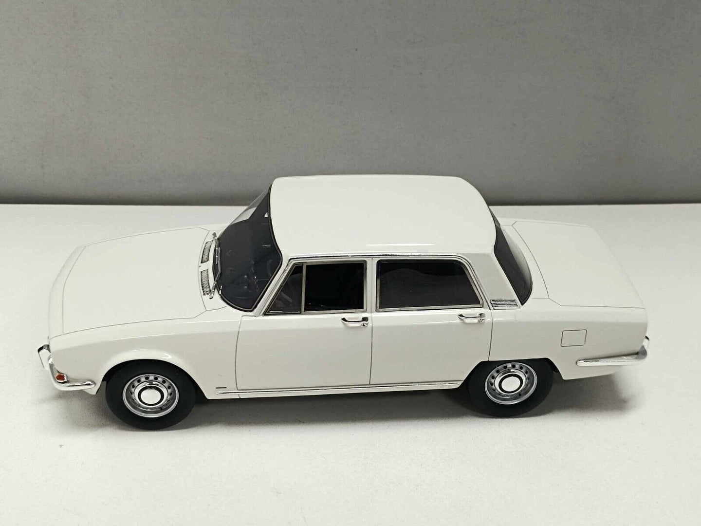 Alfa Romeo 1750 Berlina 1968 White Bianco - Laudoracing 1:18 Nuovo