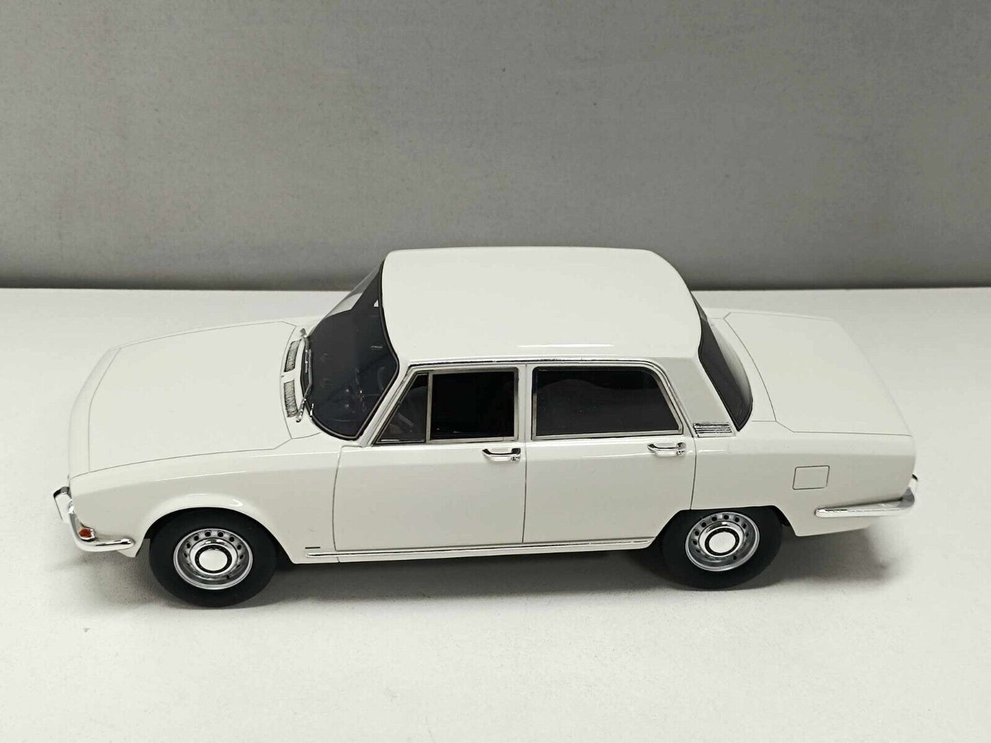 Alfa Romeo 1750 Berlina 1968 White Bianco - Laudoracing 1:18 Nuovo
