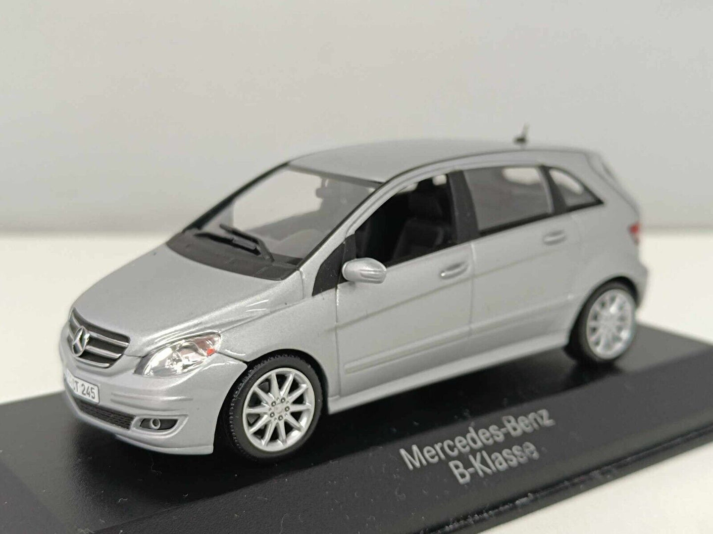 Mercedes-Benz B-Klasse W245 Minichamps 1/43 Polarsilver Usato + Teca