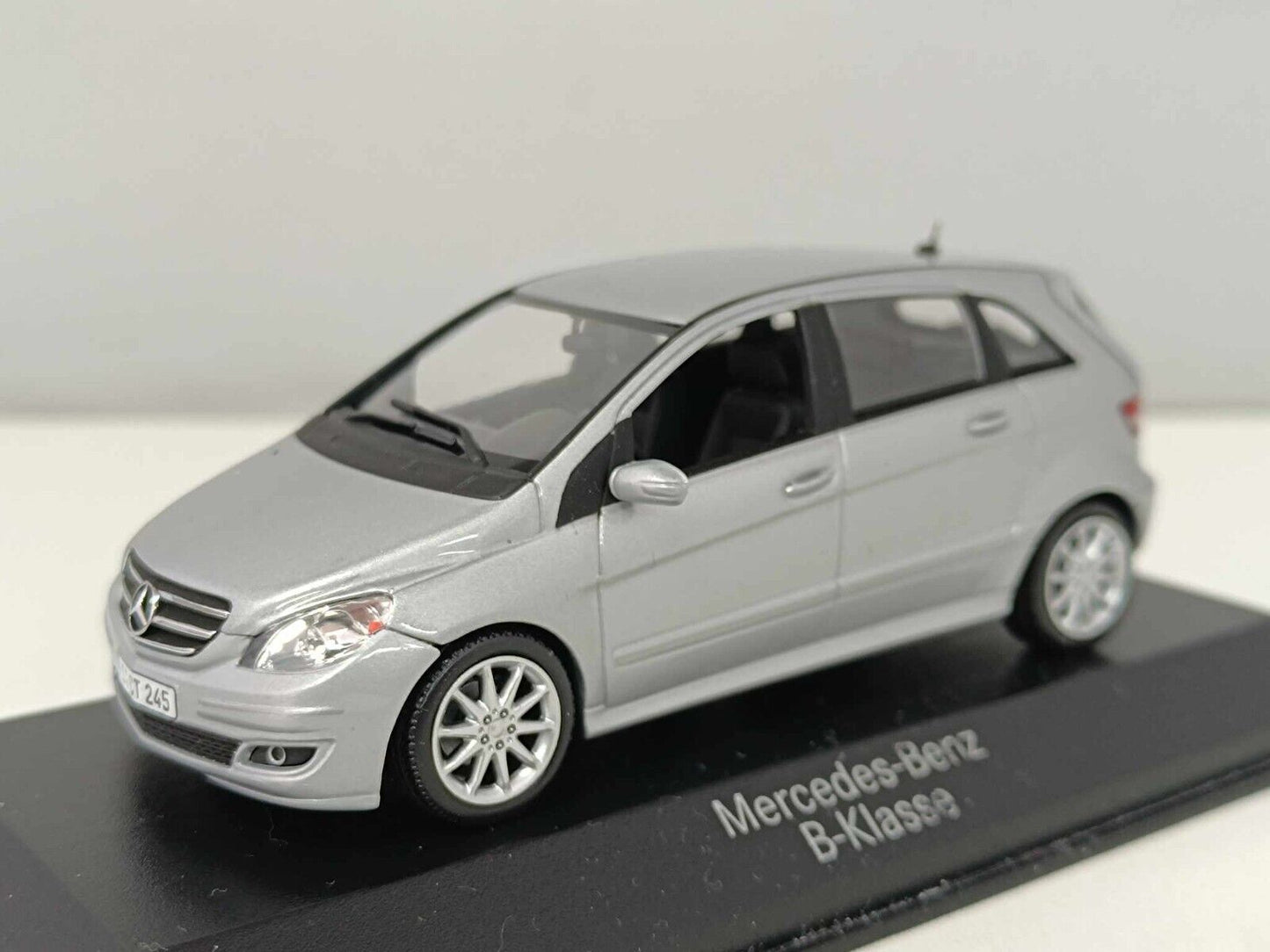 Mercedes-Benz B-Klasse W245 Minichamps 1/43 Polarsilver Usato + Teca