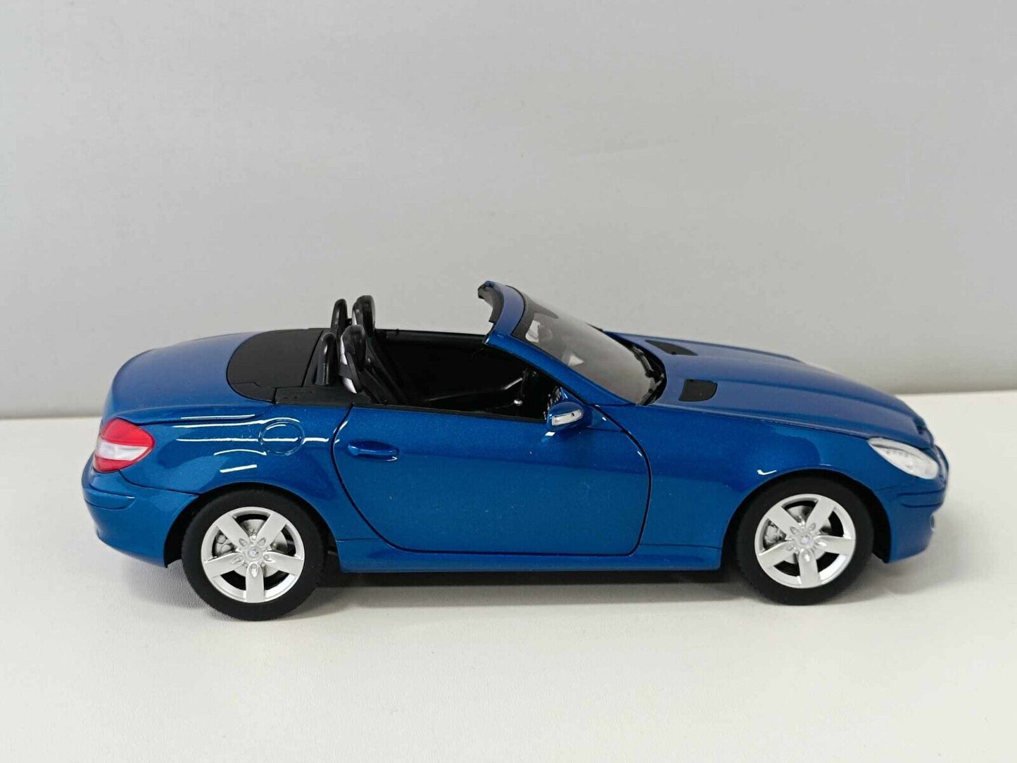 Mercedes-Benz SLK Class 2004 Minichamps 1/18 Blu Metallizzato Usato + Box