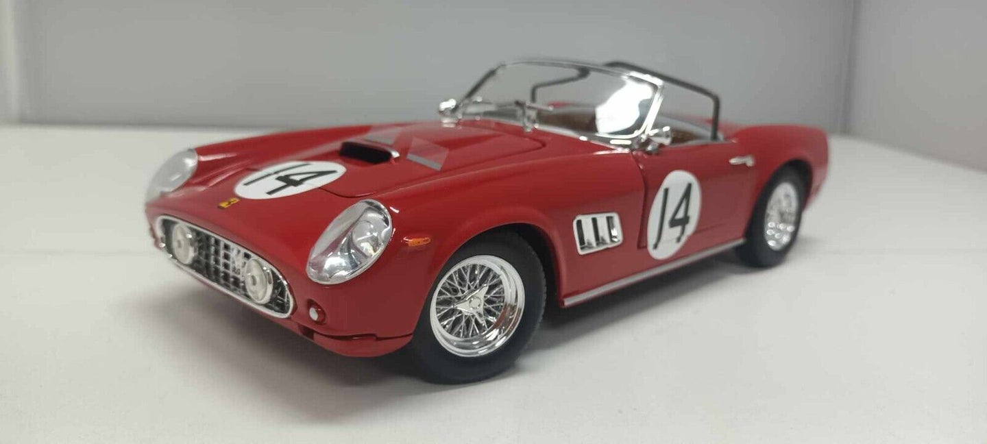 Ferrari 250 GT LWB California Spyder 12h di Sebring 1960 Hot Wheels 1:18 Usato