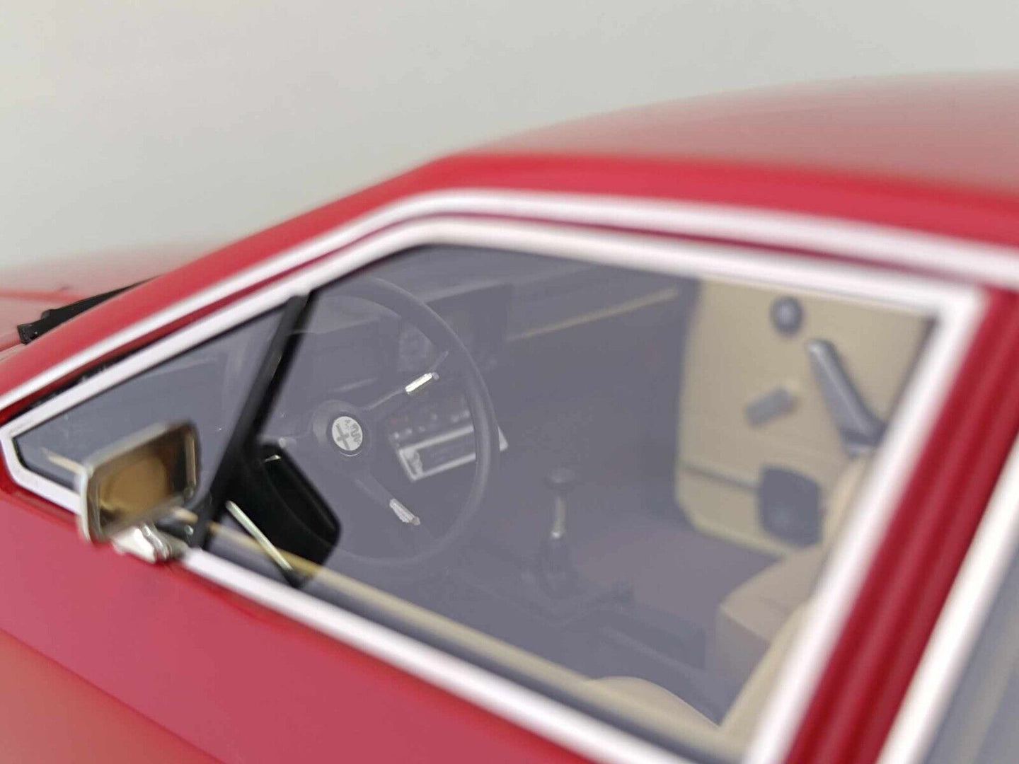 Alfa Romeo Alfetta GT 1.6 1976 Laudoracing 1/18 Rossa Usato Edizione Limitata