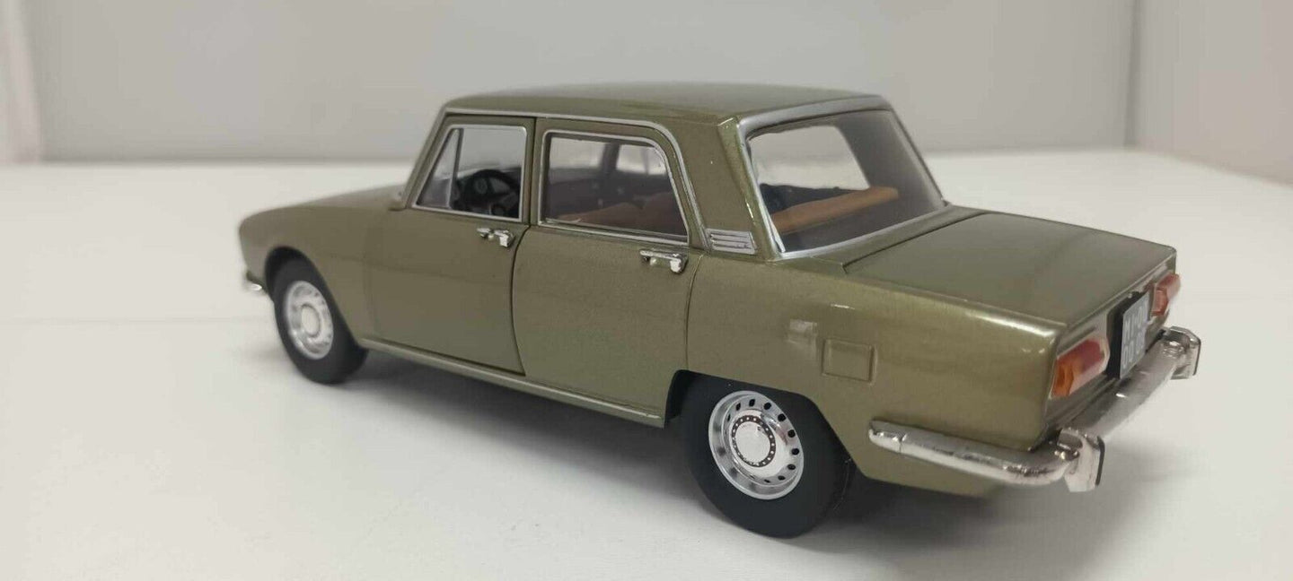 Alfa Romeo 1750 Berlina 1978 Verde Metallizzato Edicola Leo Models 1:24 Usato