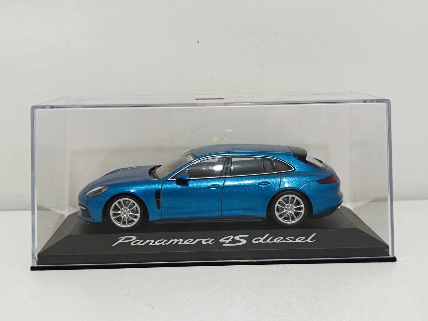 Porsche Panamera 4S Diesel - Minichamps 1:43 GM Shop
