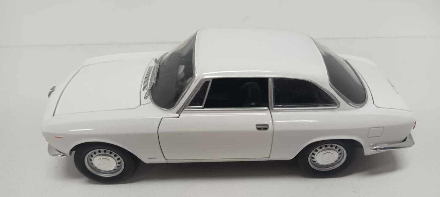 Alfa Romeo Giulia GT 1300 Junior 1965 Bianco White Edicola By Metro 1:24 Usato