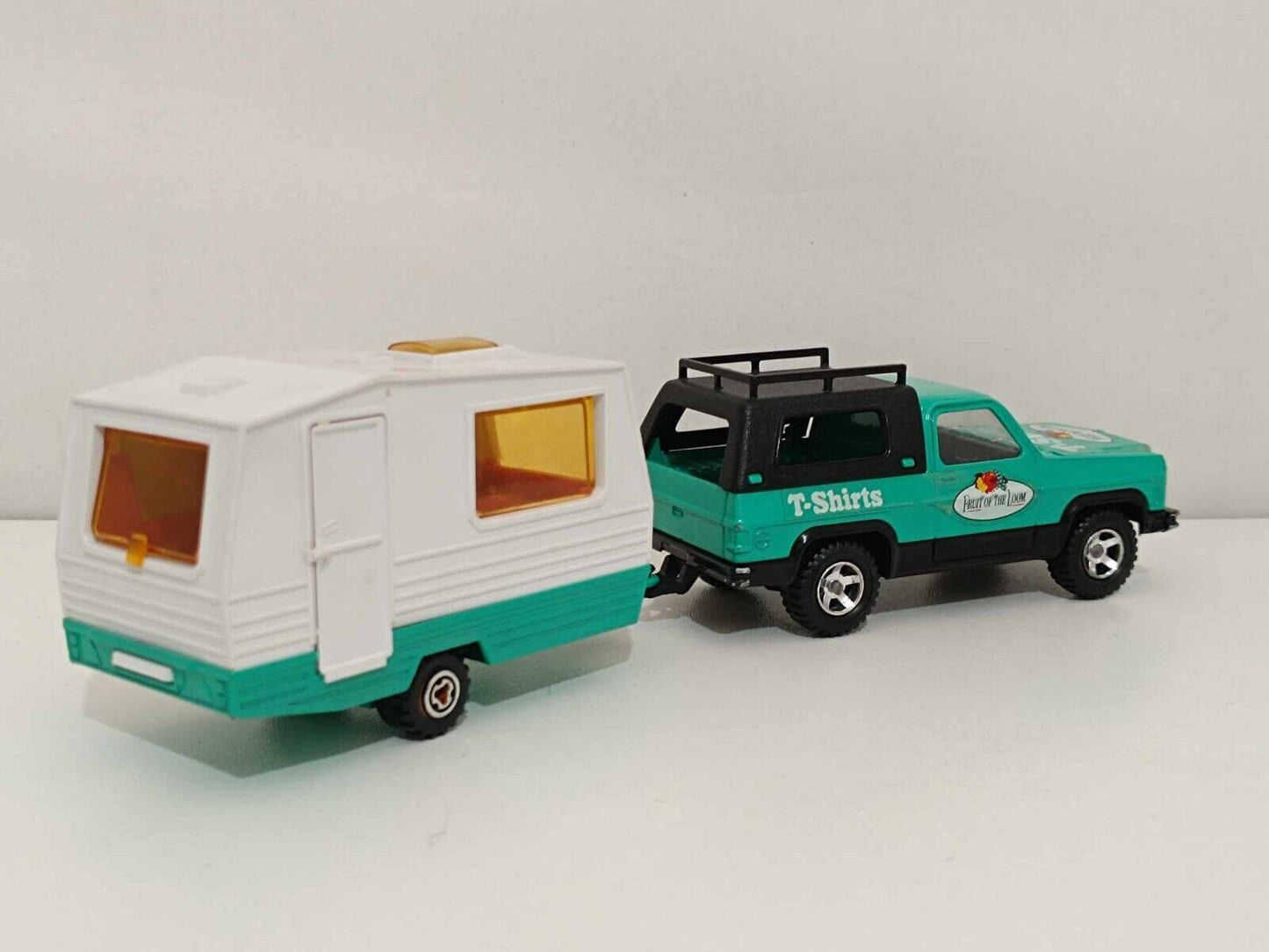 Chevrolet Blazer + Roulotte Fruit of the Loom (Rare) - Majorette 1:36 GM Shop