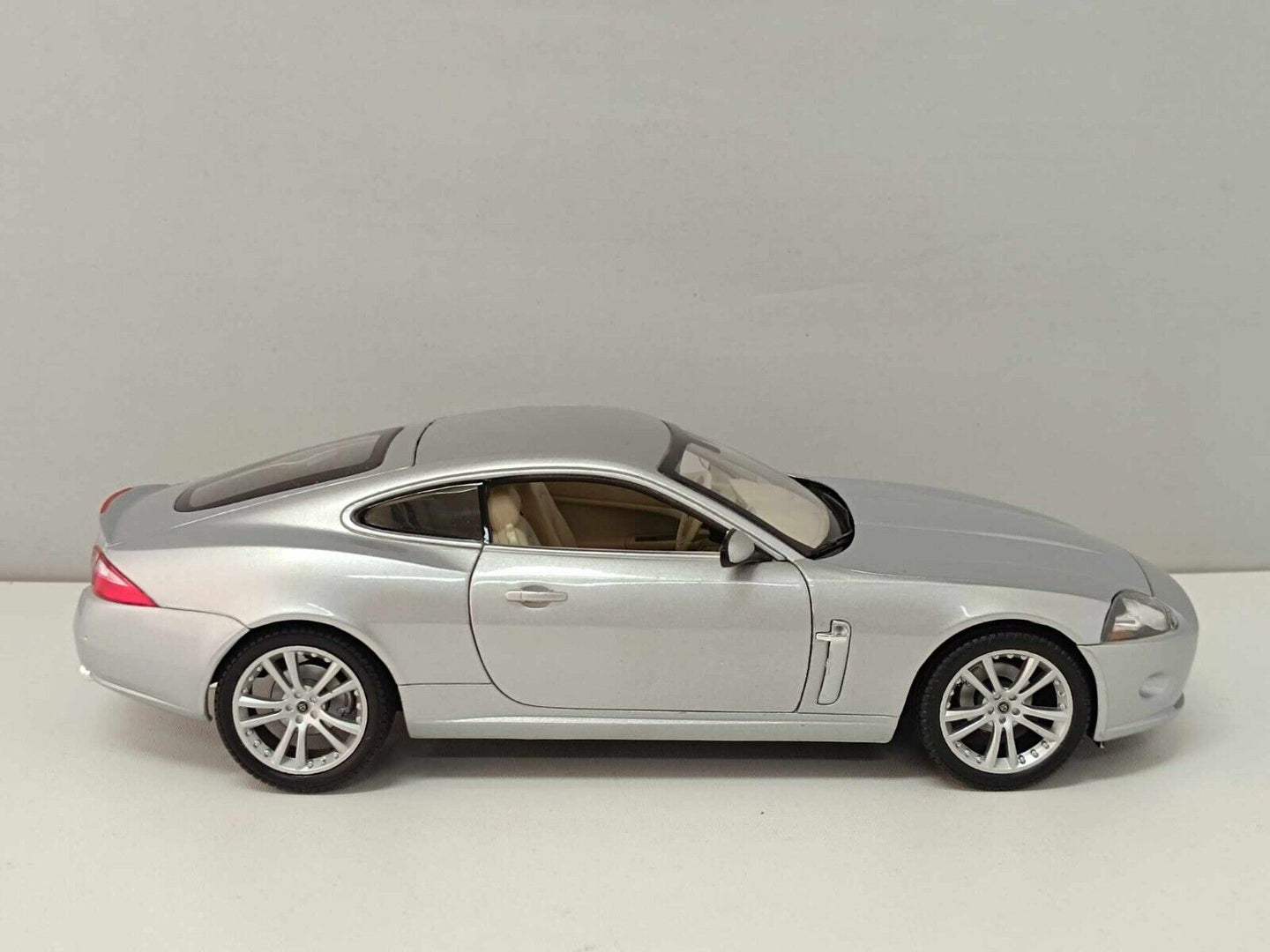 Jaguar XK Coupe 2006 Silver Welly 1/18 Usato Rara Very Rare Diecast GM Shop
