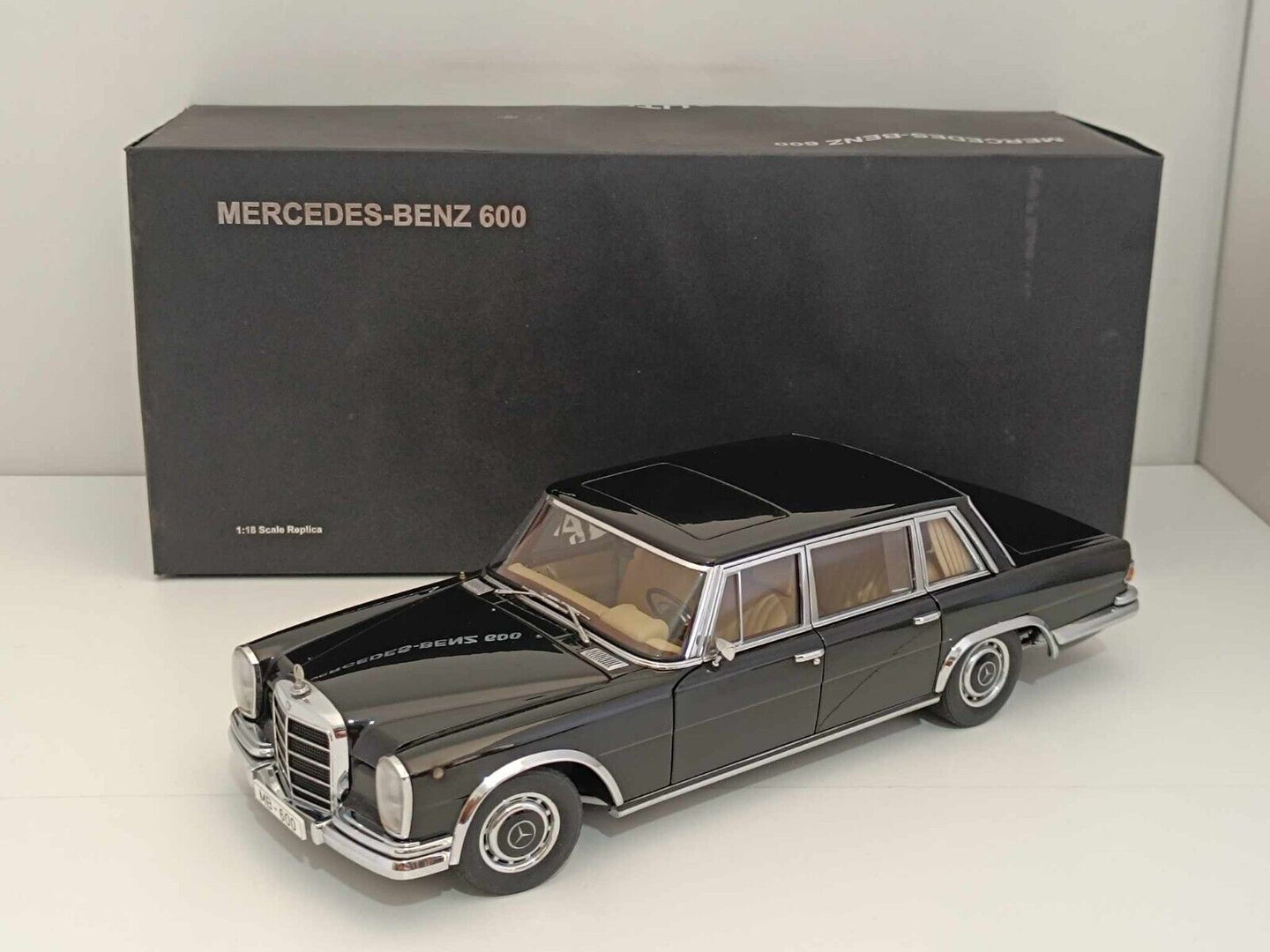Mercedes Benz 600 SWB (VERY RARE) - Autoart Signature 1:18 GM Shop