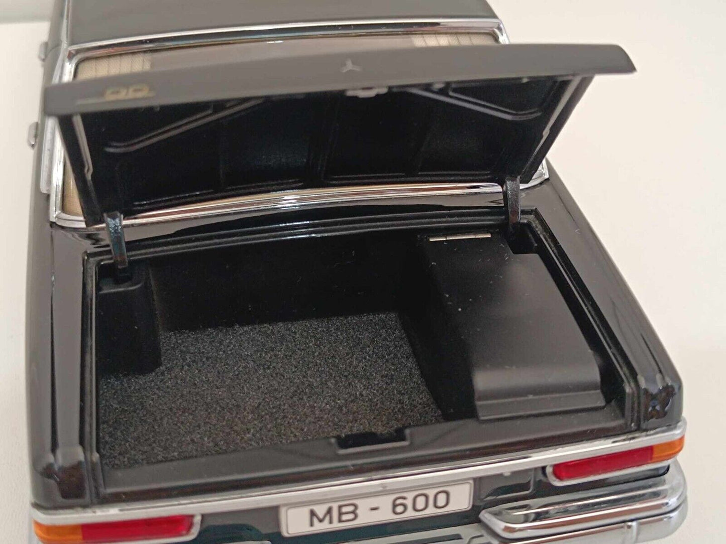 Mercedes Benz 600 SWB (VERY RARE) - Autoart Signature 1:18 GM Shop