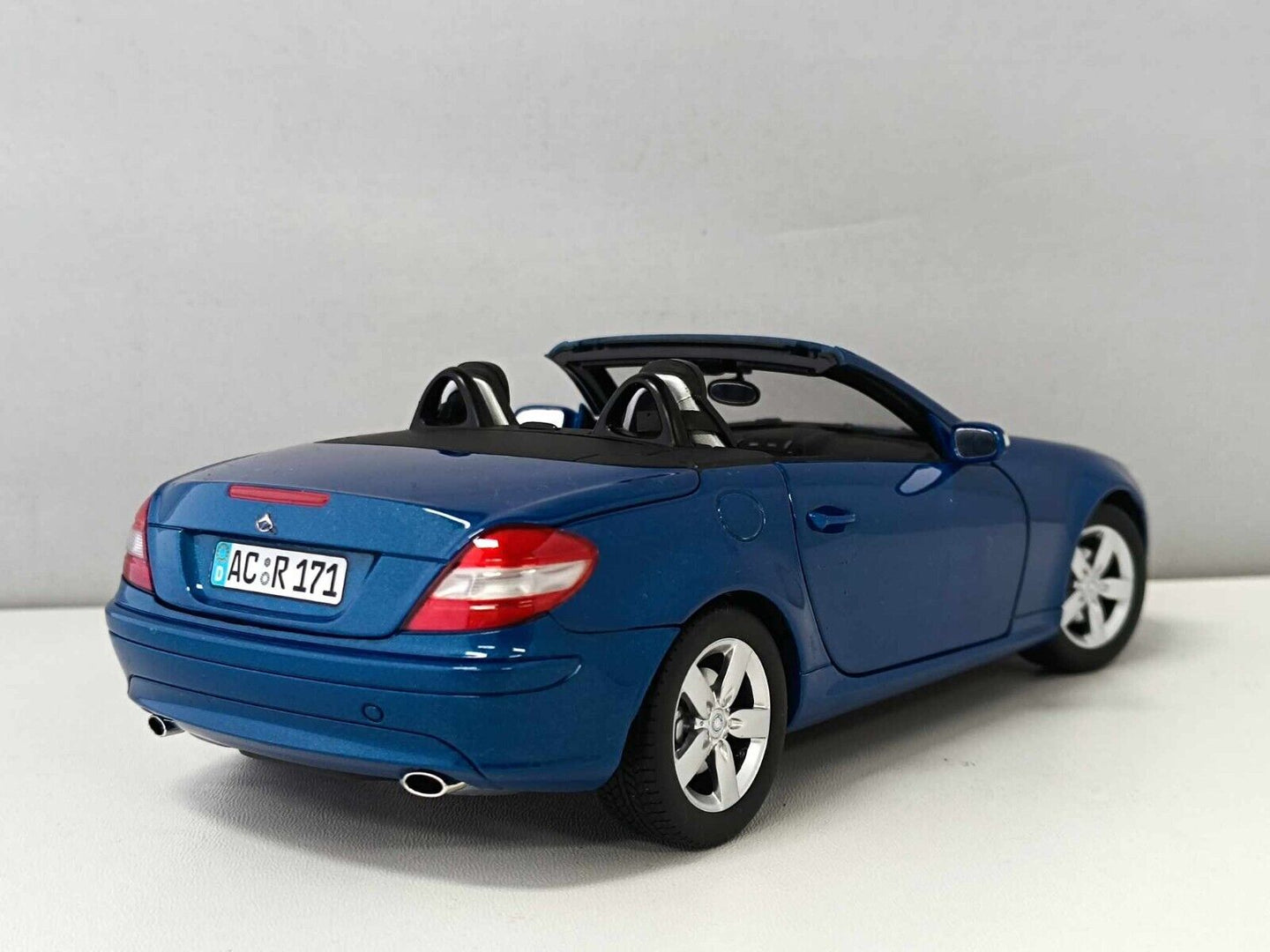 Mercedes-Benz SLK Class 2004 Minichamps 1/18 Blu Metallizzato Usato + Box