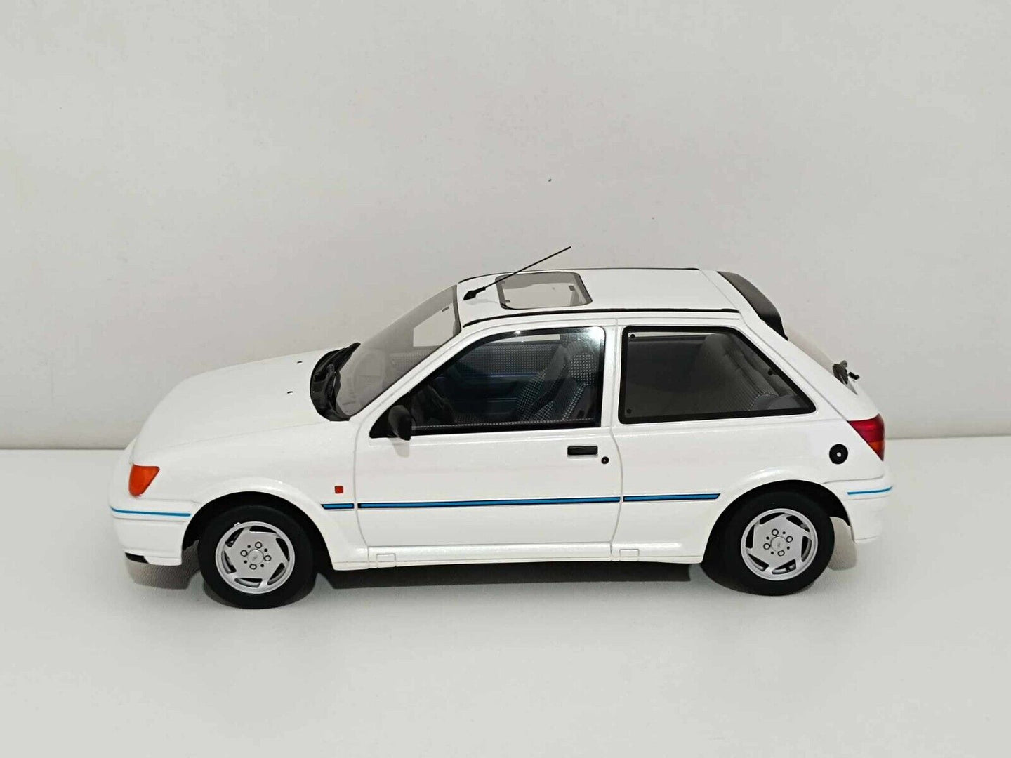 Ford Fiesta XR2I Mk3 1989 Bianco White Ottomobile 1:18 Nuovo OT967UVI 1/18
