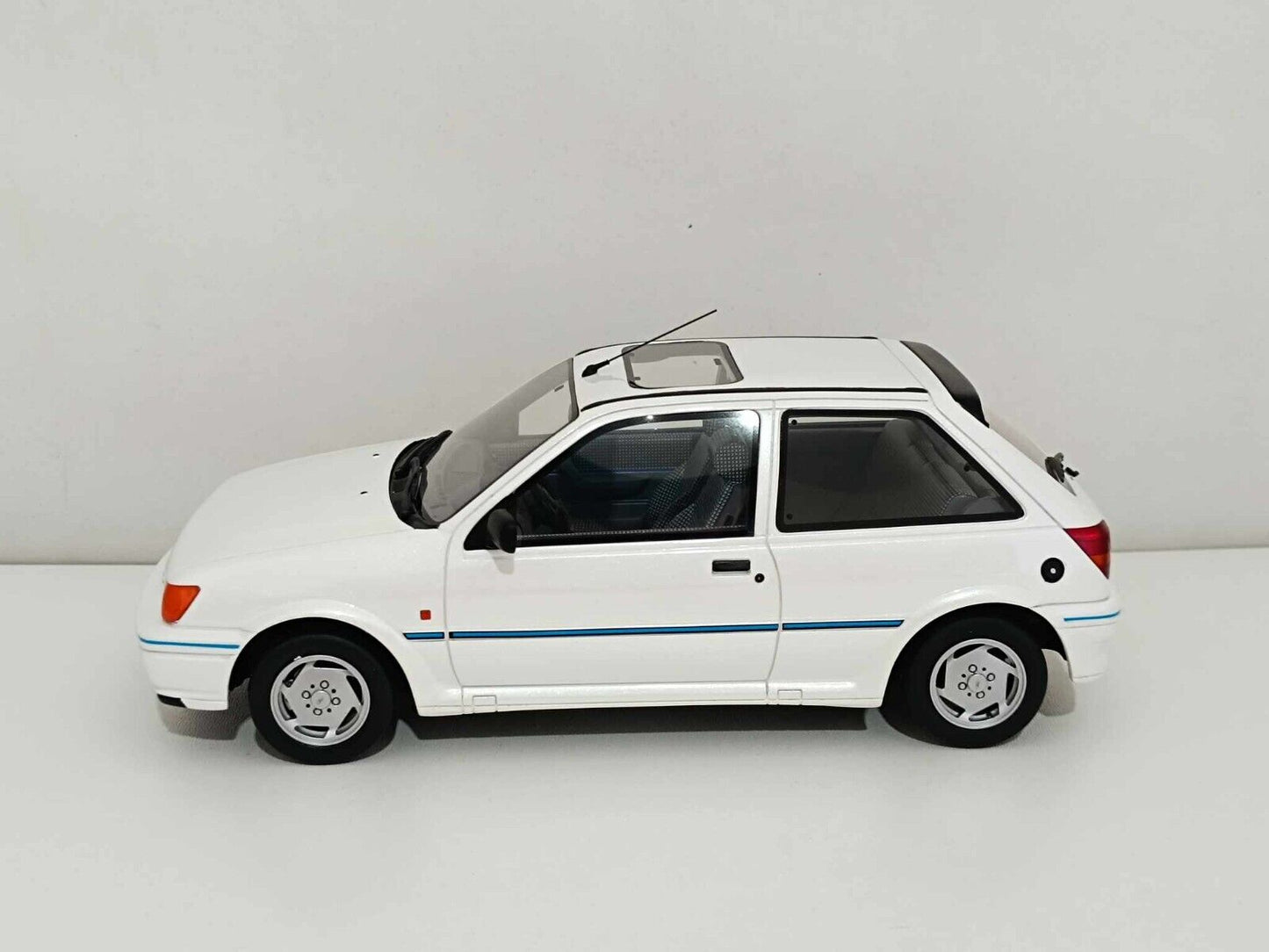 Ford Fiesta XR2I Mk3 1989 Bianco White Ottomobile 1:18 Nuovo OT967UVI 1/18