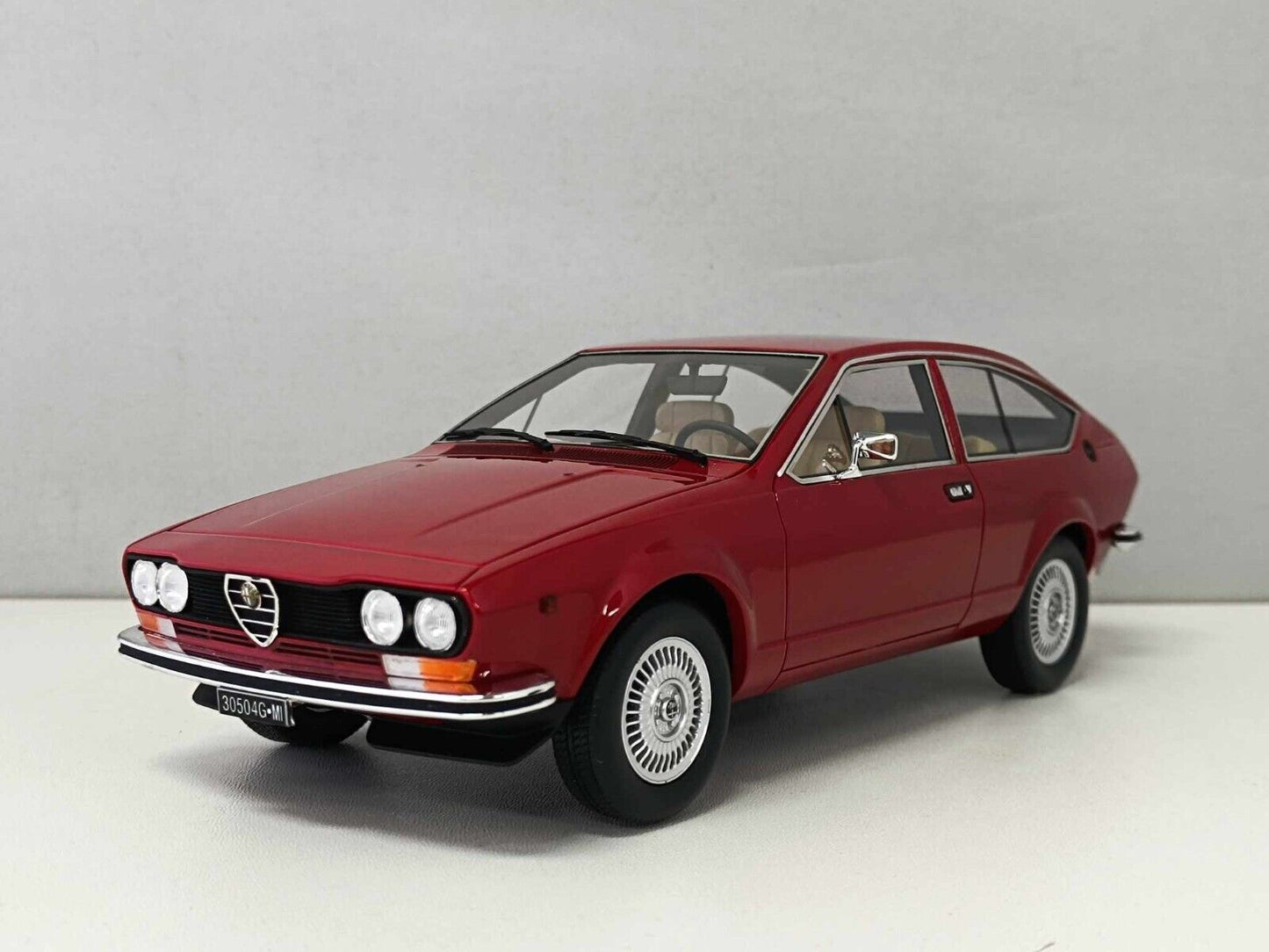 Alfa Romeo Alfetta GT 1.6 1976 Laudoracing 1/18 Rossa Usato Edizione Limitata