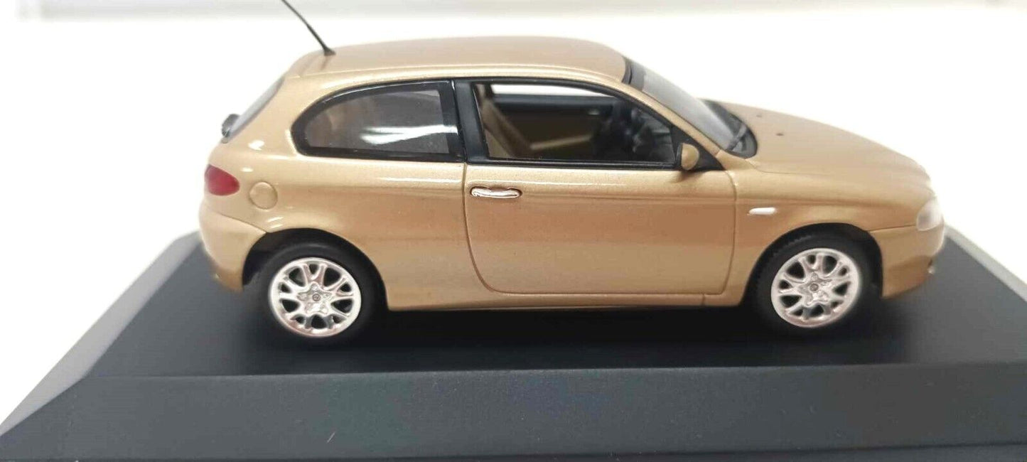 Alfa Romeo 147 Restyling 2 Serie 2005 Gold Luci Di Amalfi Minichamps 1:43 Teca