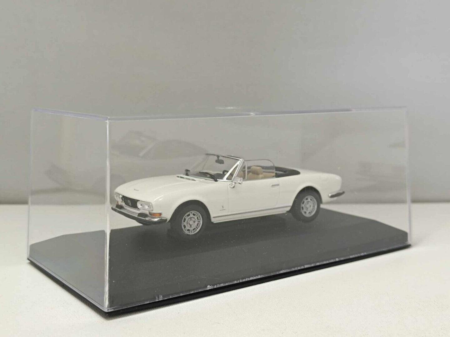 Peugeot 504 Cabriolet 1977 Blanc Alaska Minichamps 1:43 Limited Edition 2.640 Pz