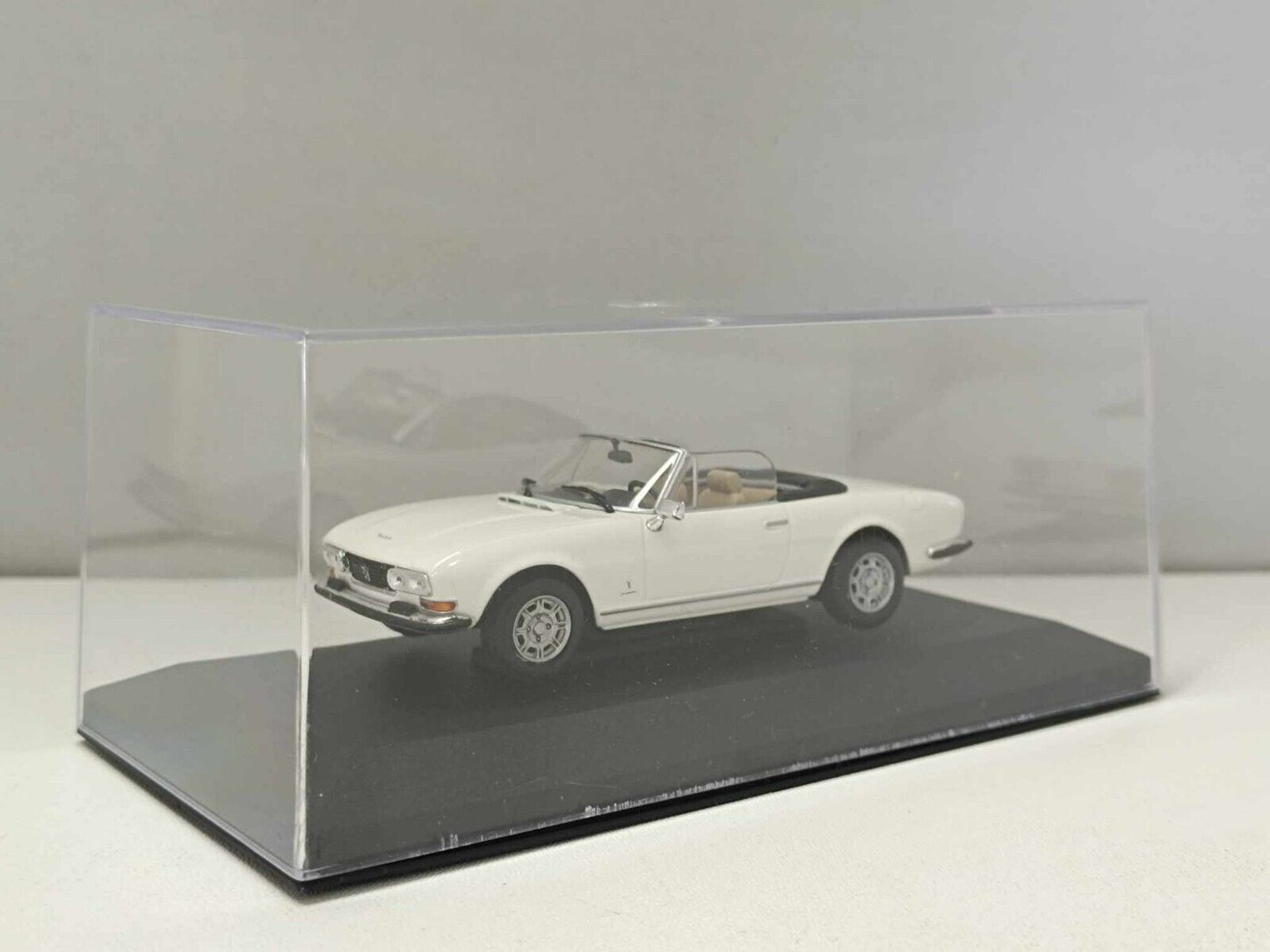 Peugeot 504 Cabriolet 1977 Blanc Alaska Minichamps 1:43 Limited Edition 2.640 Pz