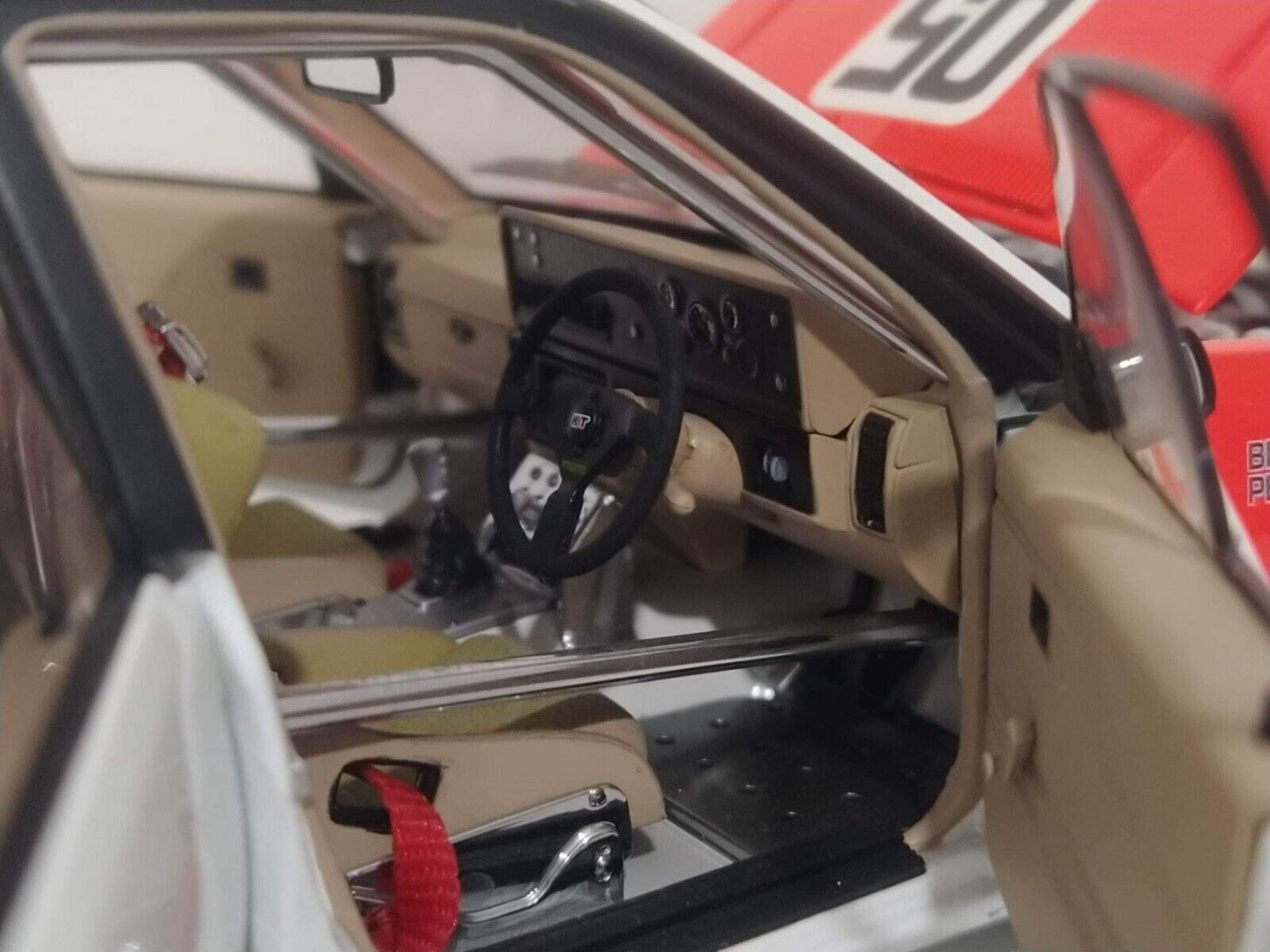 HDT VK commodore Sandown Winner 1984 - Biante 1:18 GM Shop