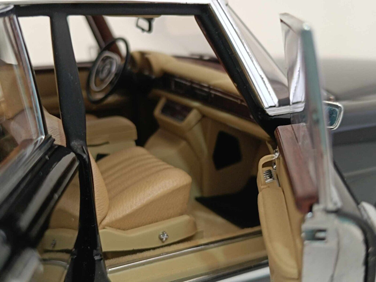Mercedes Benz 600 SWB (VERY RARE) - Autoart Signature 1:18 GM Shop