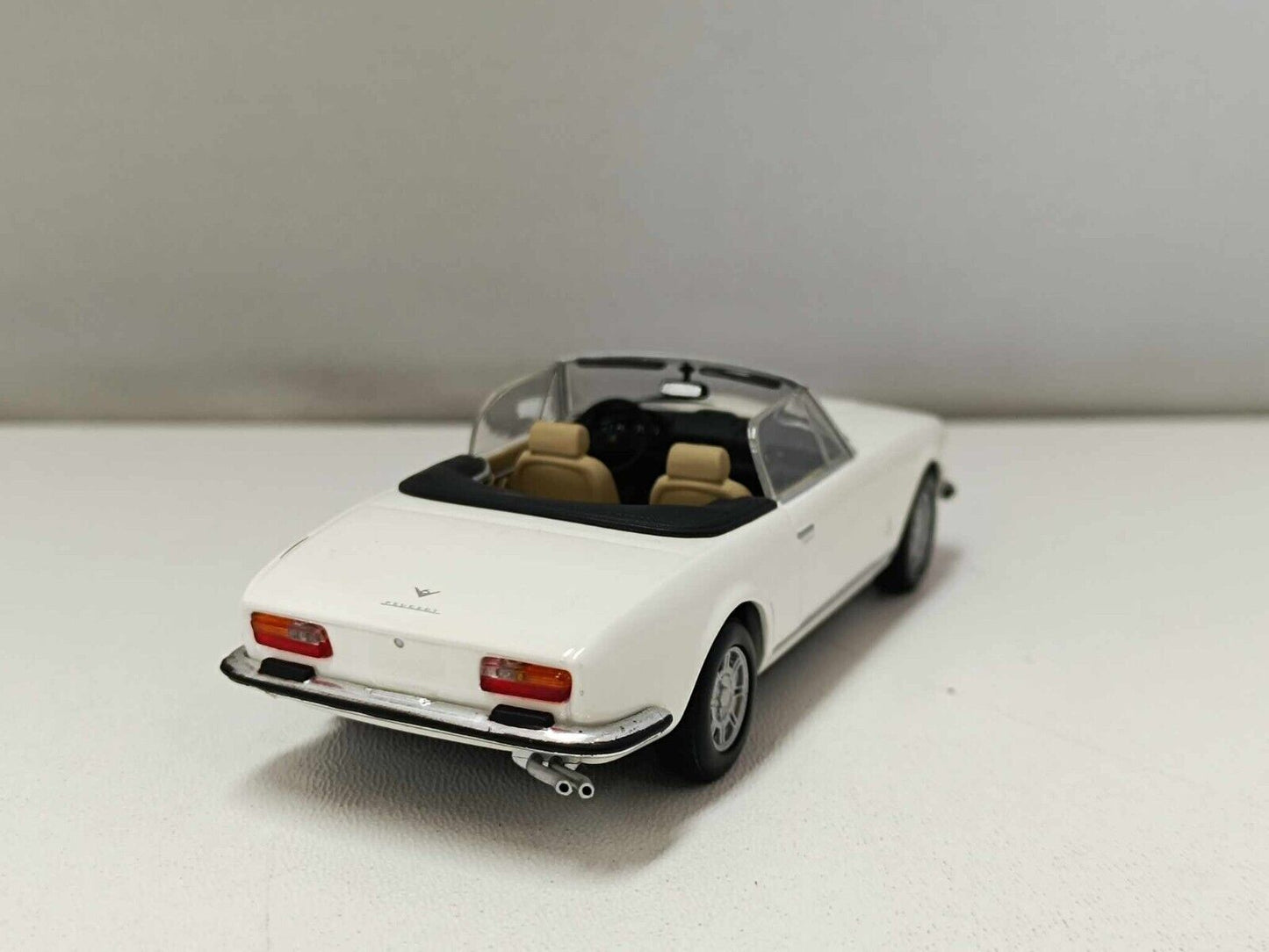 Peugeot 504 Cabriolet 1977 Blanc Alaska Minichamps 1:43 Limited Edition 2.640 Pz