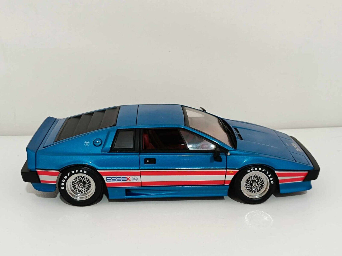 Lotus Esprit Turbo Essex Blue RHD - Autoart 1:18 GM Shop 
