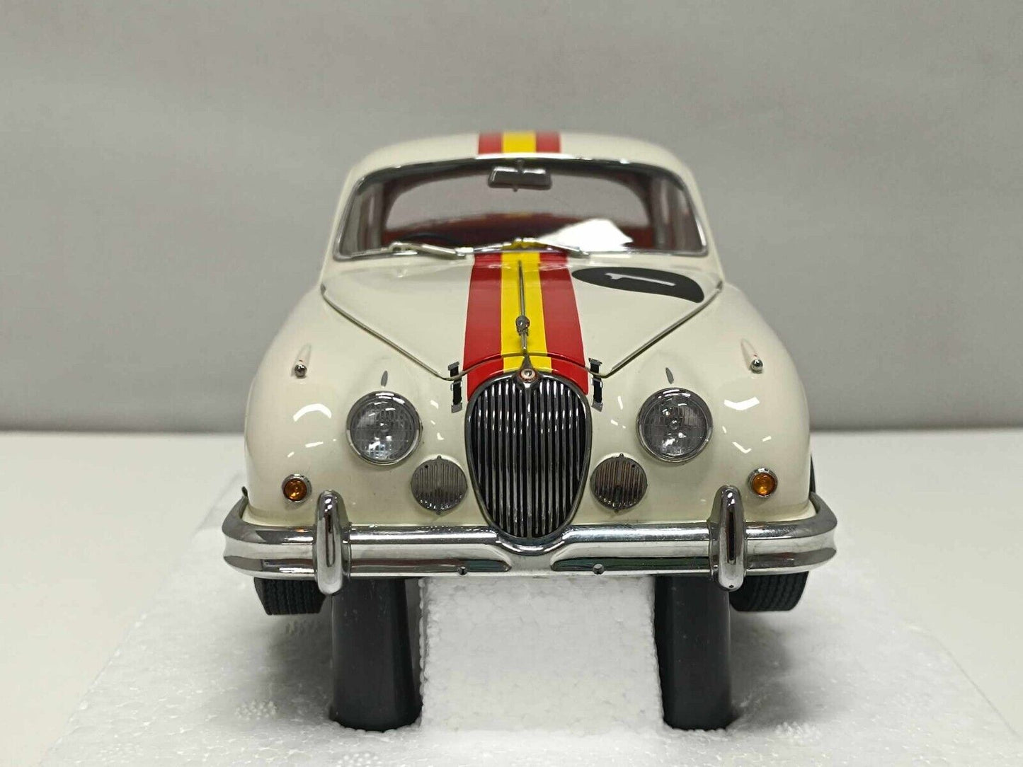 Jaguar Mark 2 3.8 Bob Jane 1962 #1 - Model-Icons 1:18 Limited Edition 2000 pezzi