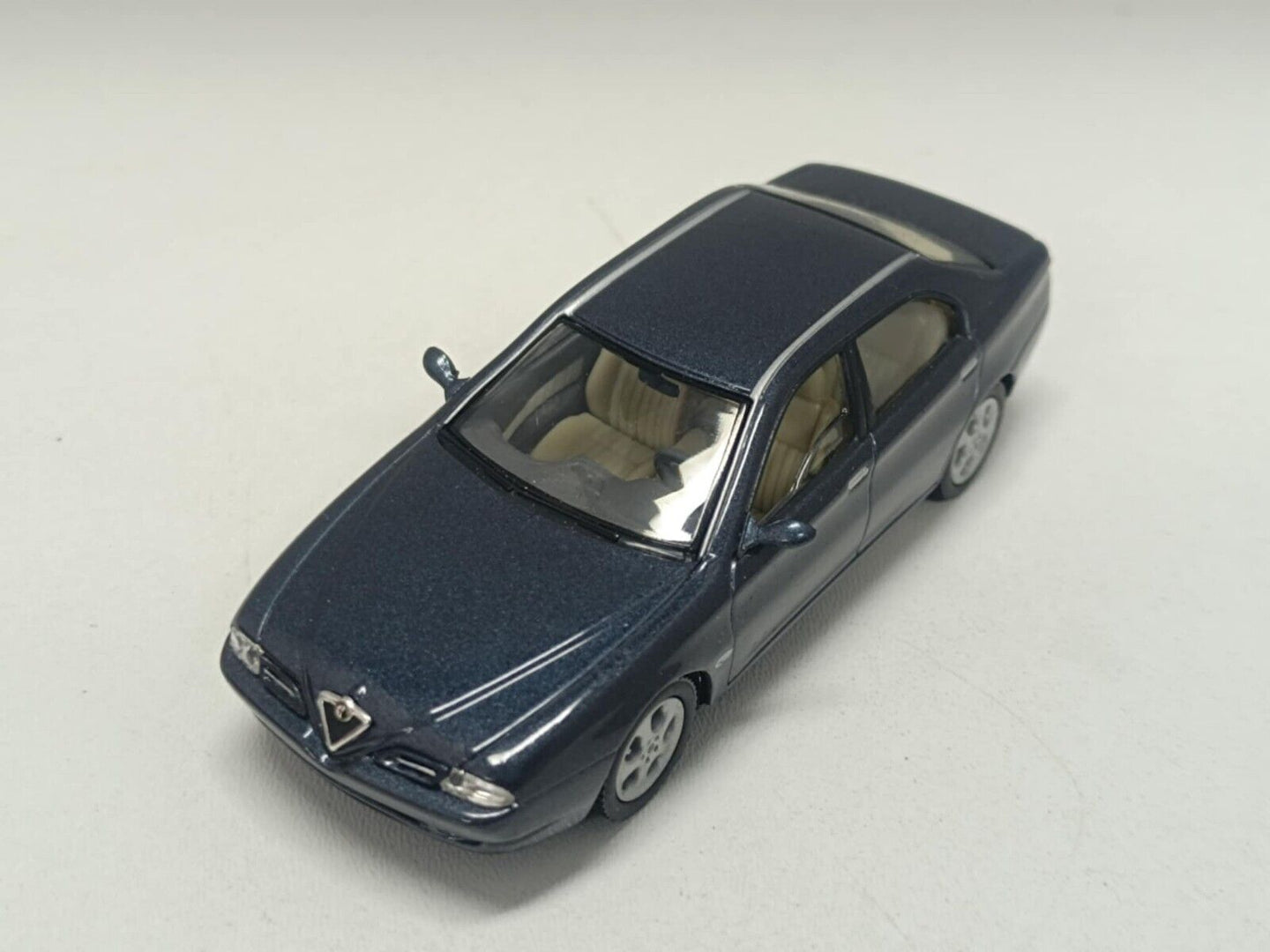 Alfa Romeo 166 - 1998 Grigio Grey Met Solido 1:43 Usato + Steel Box