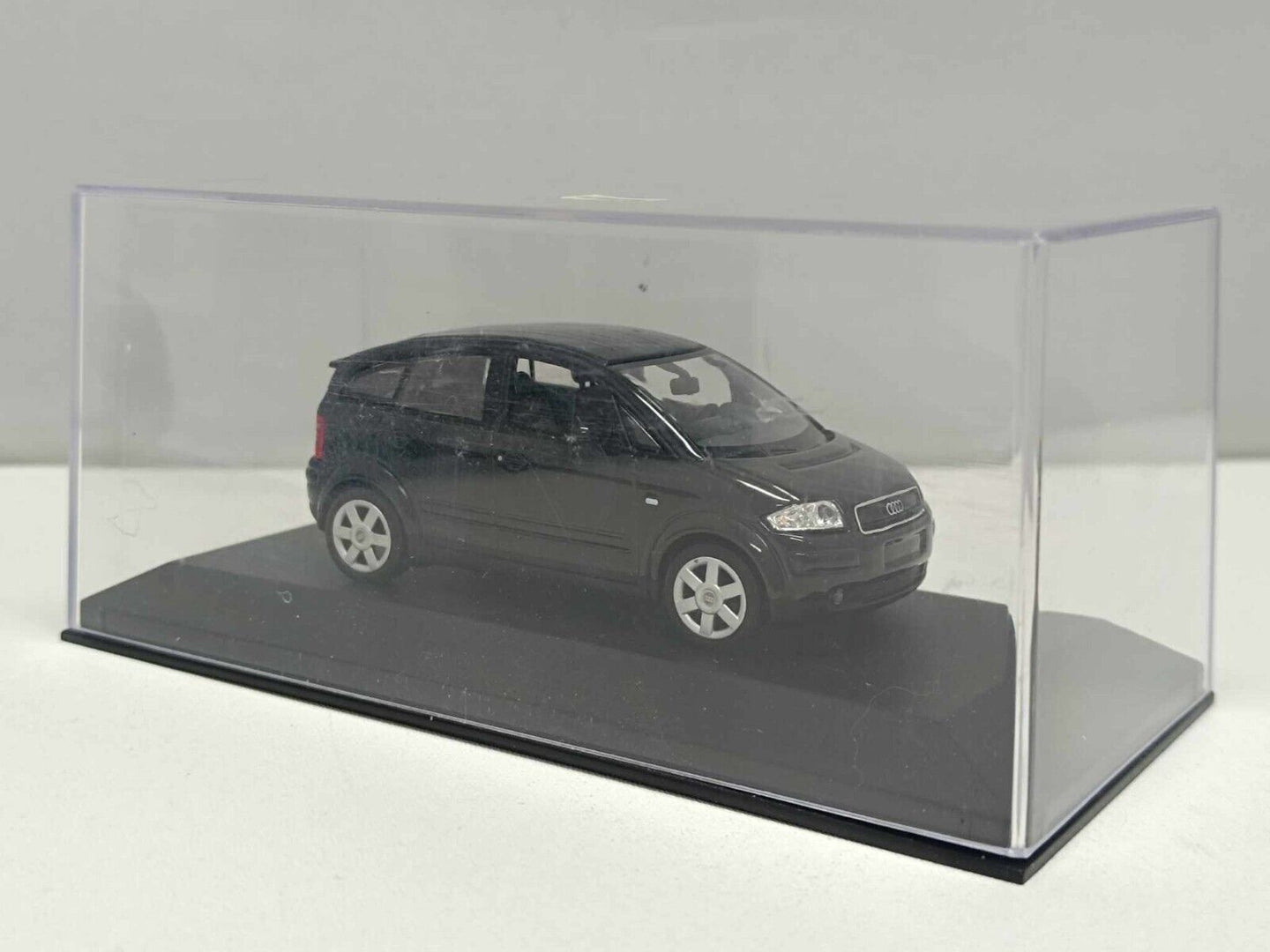 Audi A2 2000 Black Metallic Minichamps 1:43 Nero Metallizzato Usato + Teca