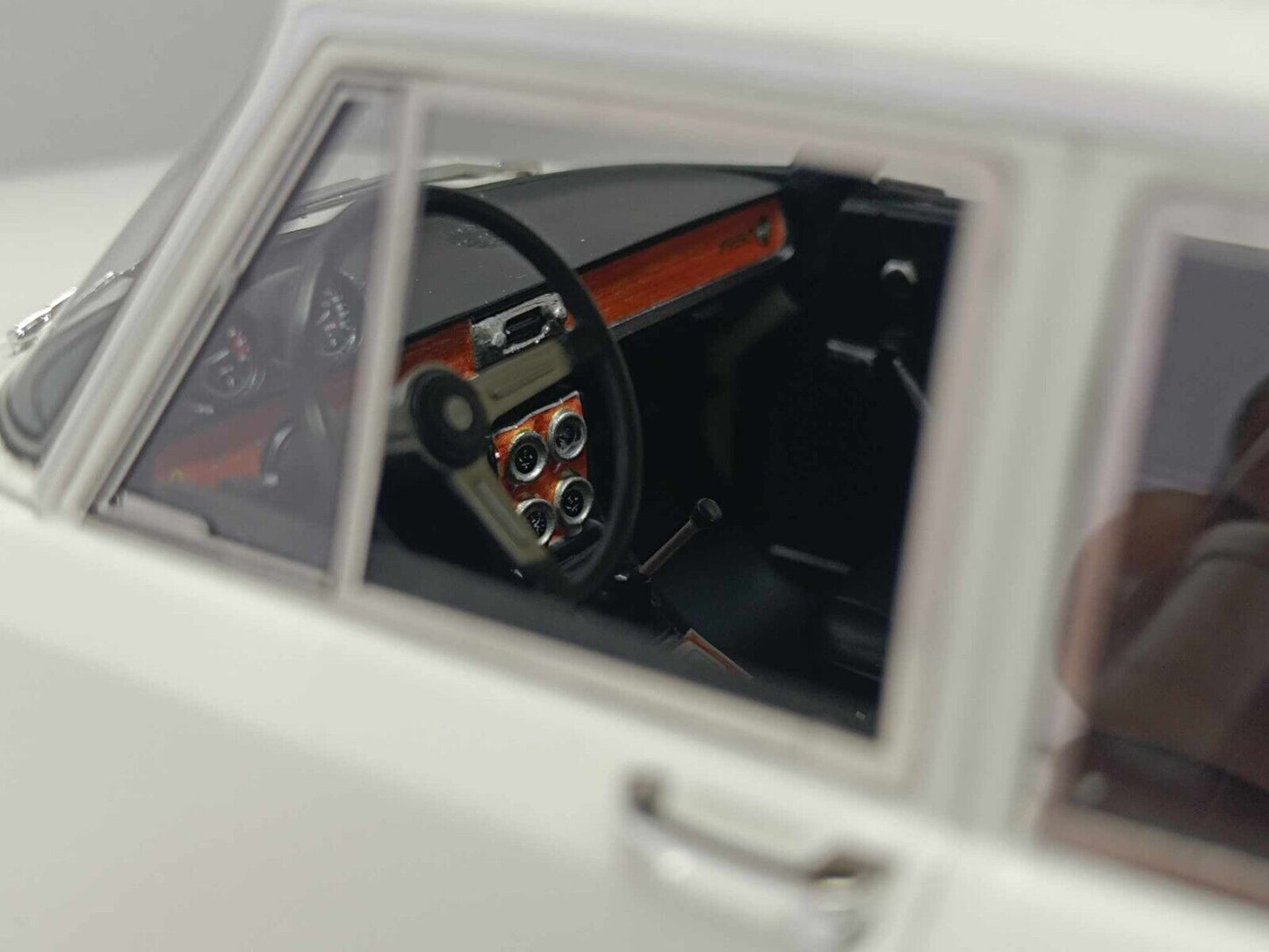 Alfa Romeo 1750 Berlina 1968 White Bianco - Laudoracing 1:18 Nuovo