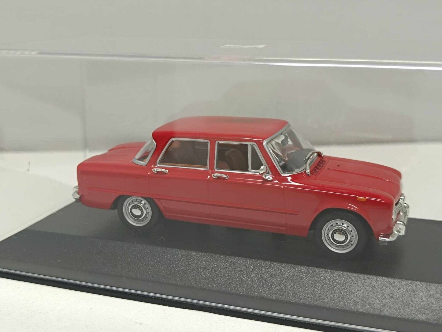 Alfa Romeo Giulia 1970 Rosso Red Minichamps 1:43 Nuovo Limited Edition 3024 Pz