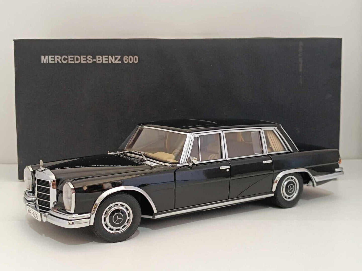 Mercedes Benz 600 SWB (VERY RARE) - Autoart Signature 1:18 GM Shop