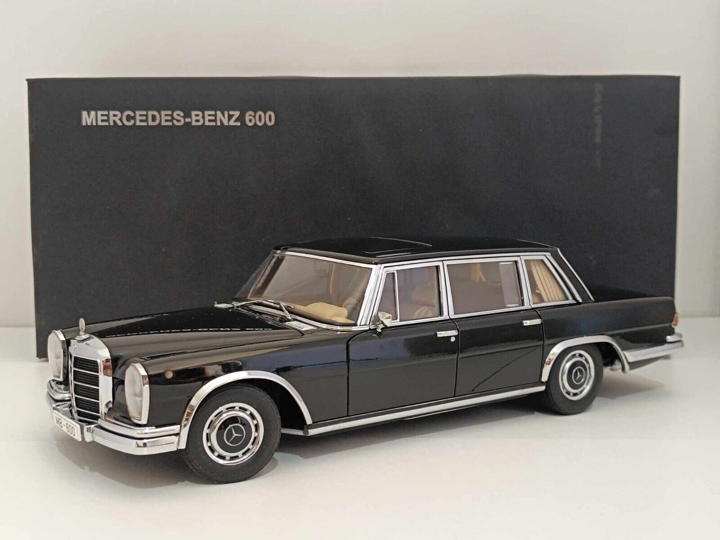 Mercedes Benz 600 SWB (VERY RARE) - Autoart Signature 1:18 GM Shop