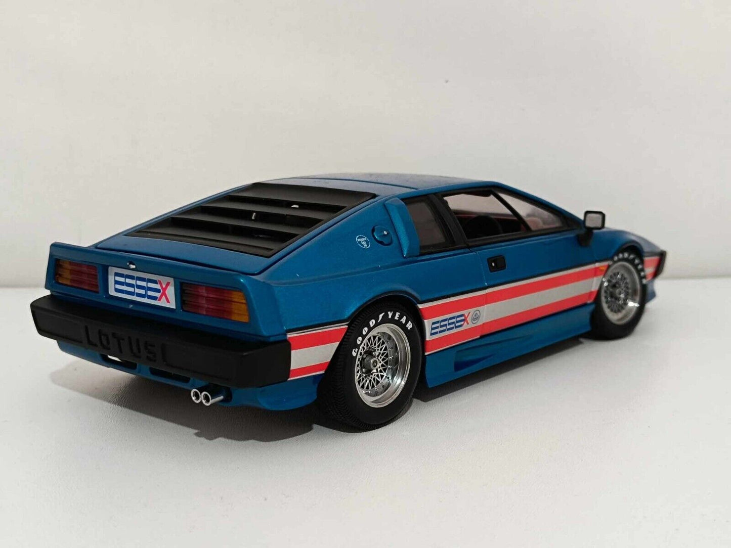 Lotus Esprit Turbo Essex Blue RHD - Autoart 1:18 GM Shop 