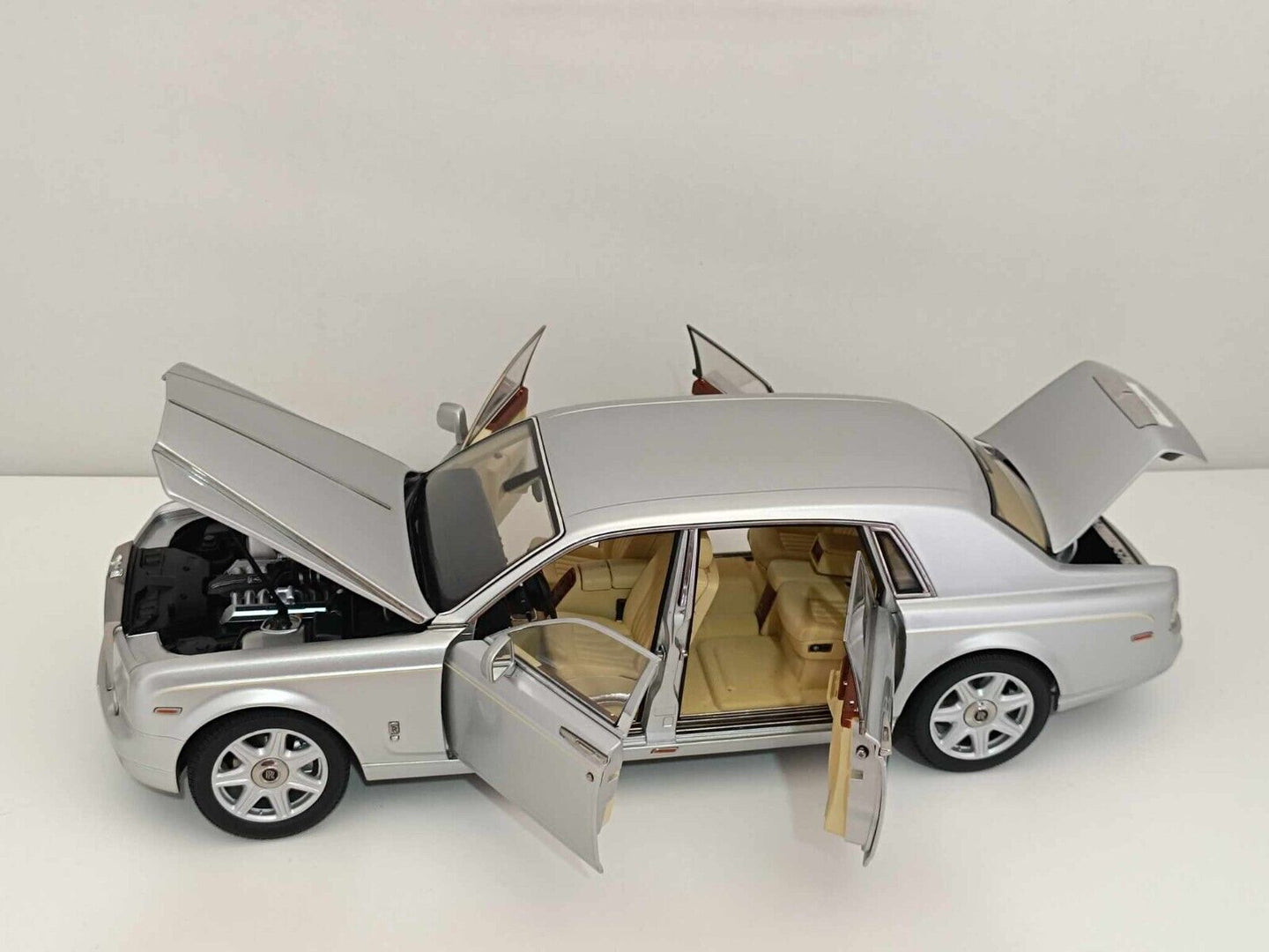 Rolls-Royce Phantom Extended Wheelbase (Very Rare) - Kyosho 1:18 GM Shop